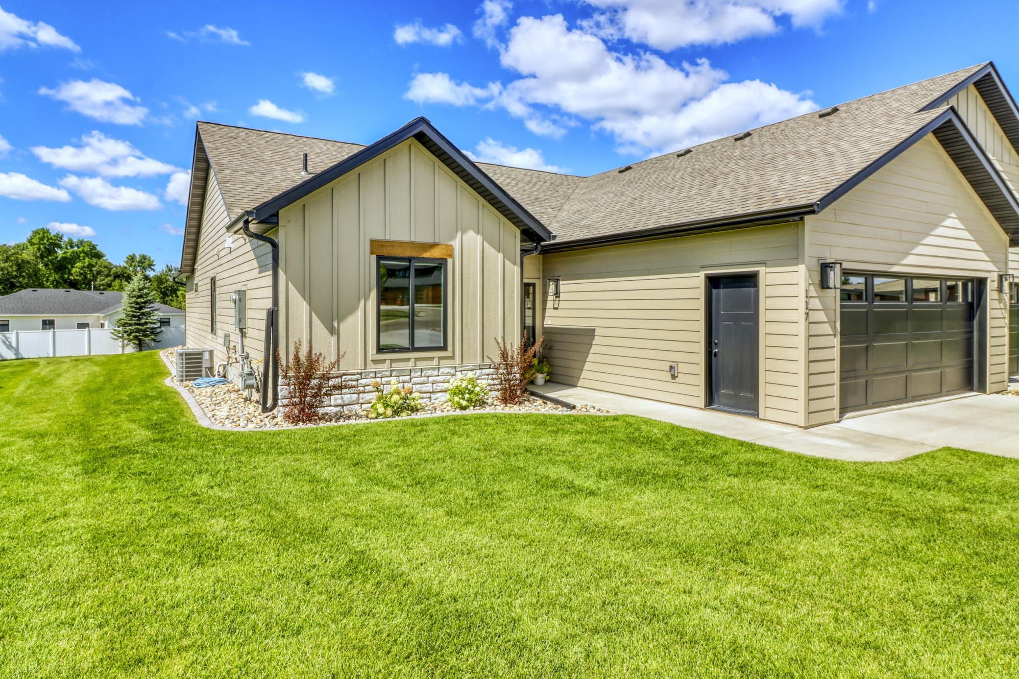 2024 twin home for sale at 117 Altavista Drive in Detroit Lakes, MN — 3 bed, 2 bath (photo 5 of 50)