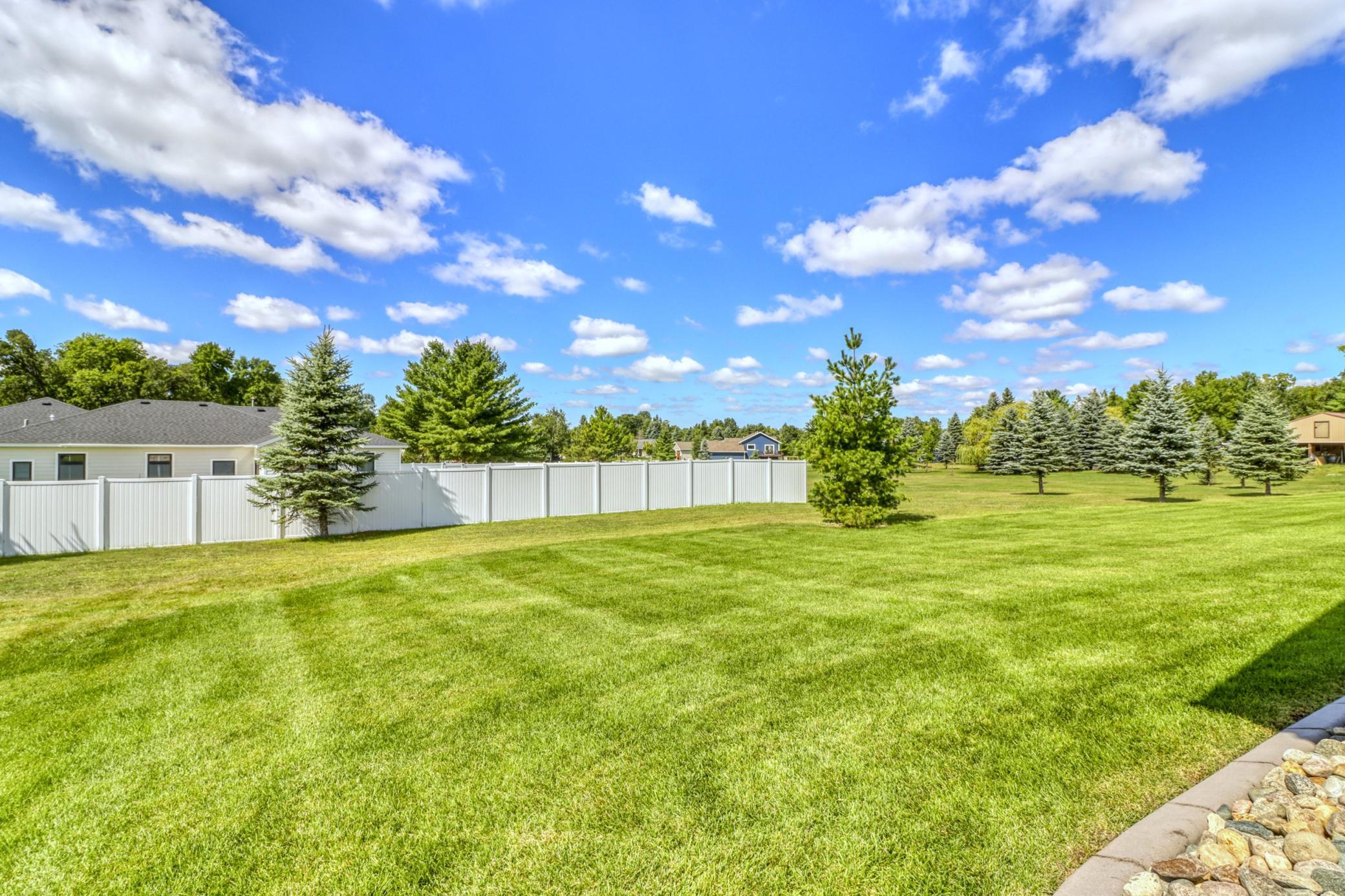 2024 twin home for sale at 117 Altavista Drive in Detroit Lakes, MN — 3 bed, 2 bath (photo 10 of 50)