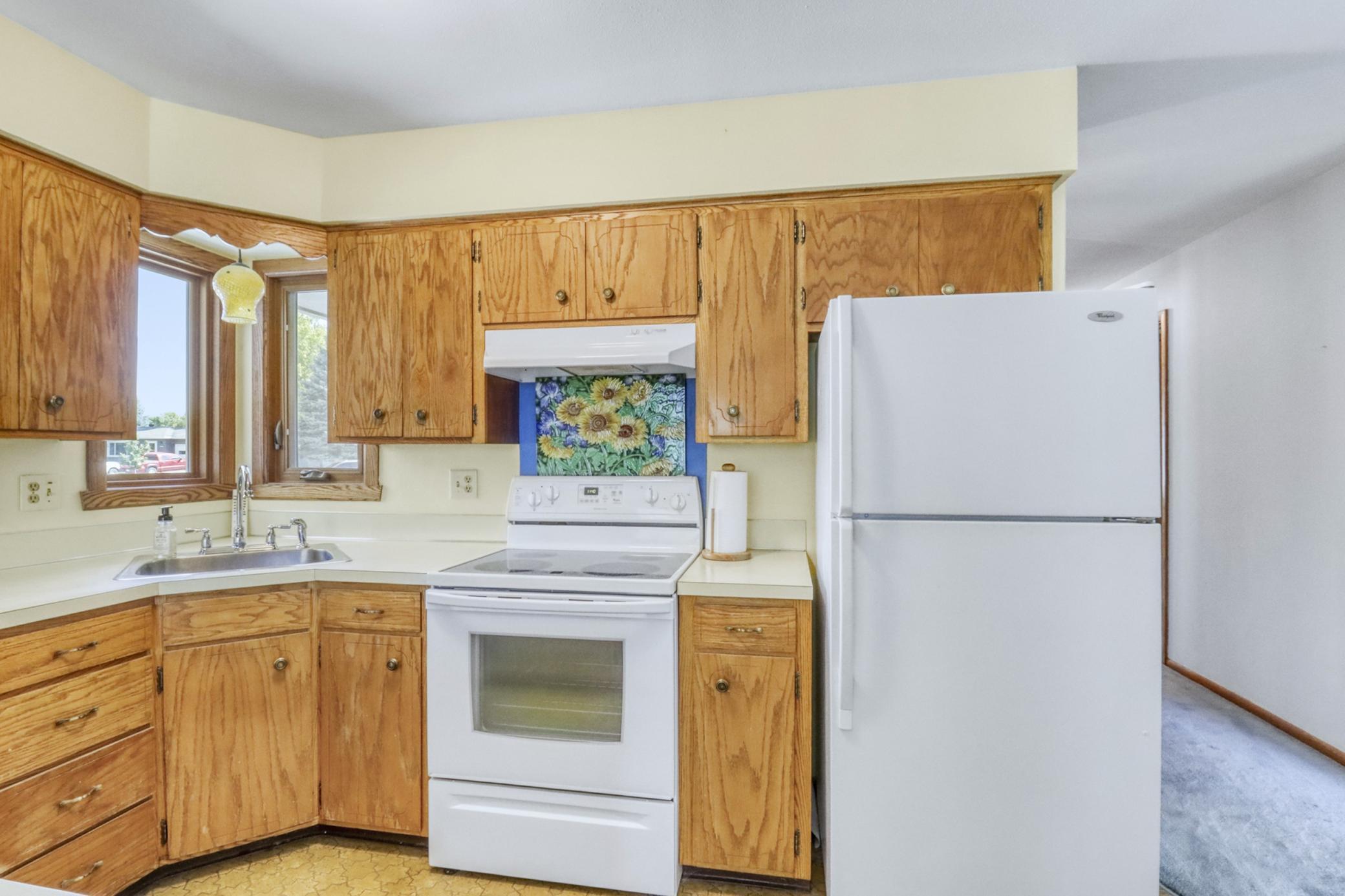 1967 single family home for sale at 2307 11th Street S in Fargo, ND — 4 bed, 2 bath (photo 11 of 46)