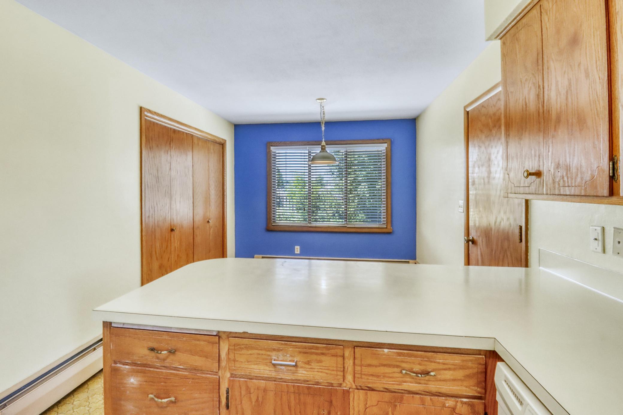 1967 single family home for sale at 2307 11th Street S in Fargo, ND — 4 bed, 2 bath (photo 14 of 46)