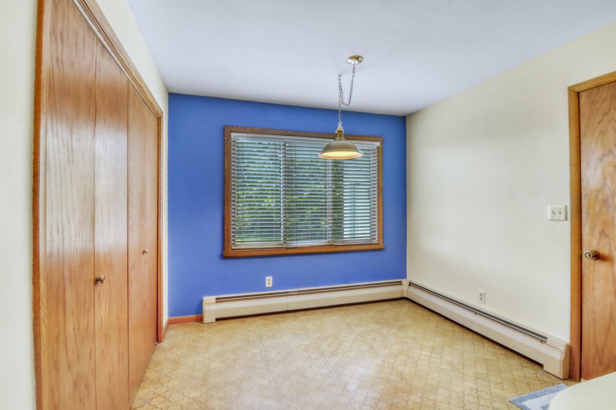 1967 single family home for sale at 2307 11th Street S in Fargo, ND — 4 bed, 2 bath (photo 15 of 46)