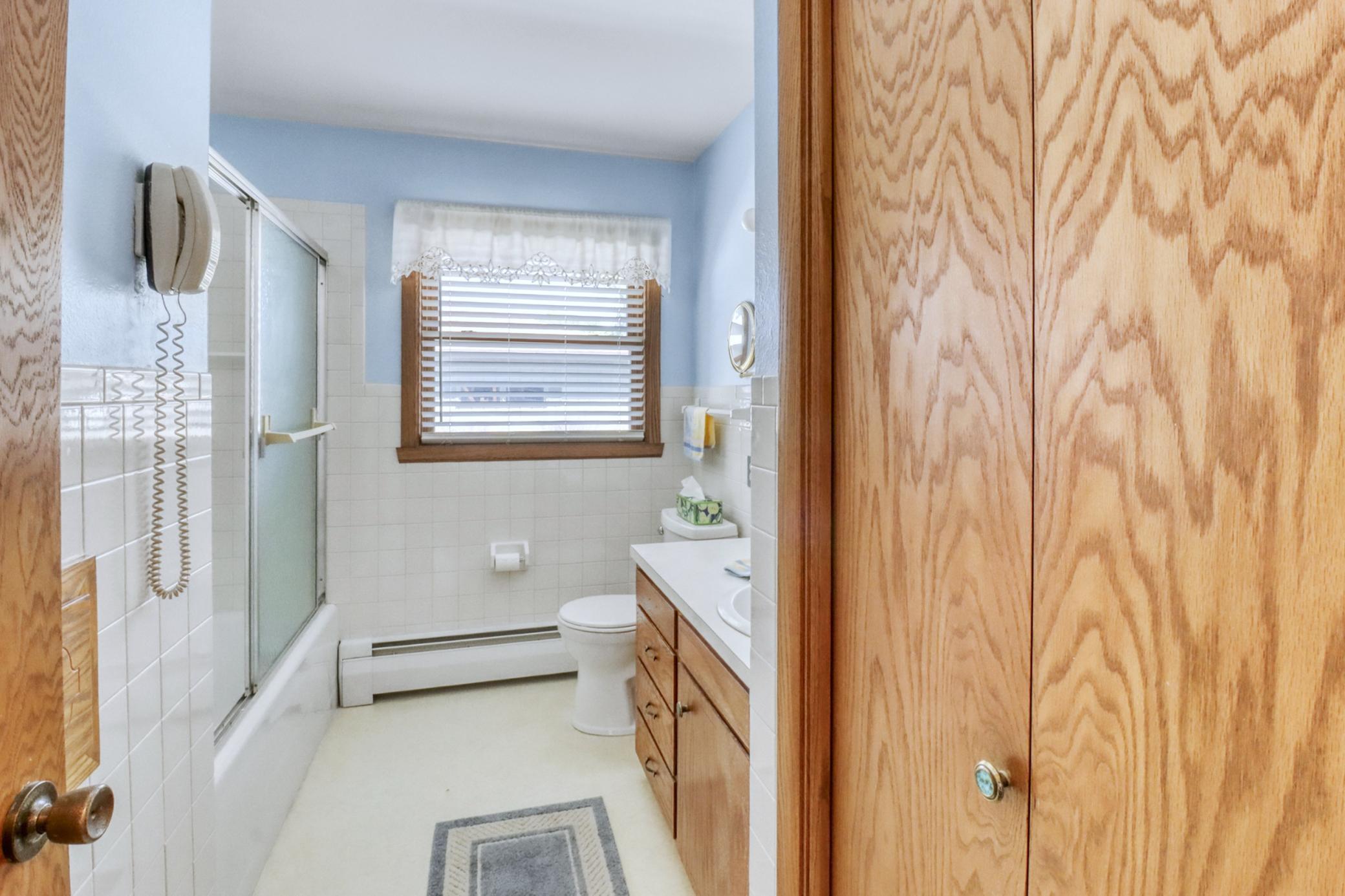 1967 single family home for sale at 2307 11th Street S in Fargo, ND — 4 bed, 2 bath (photo 21 of 46)