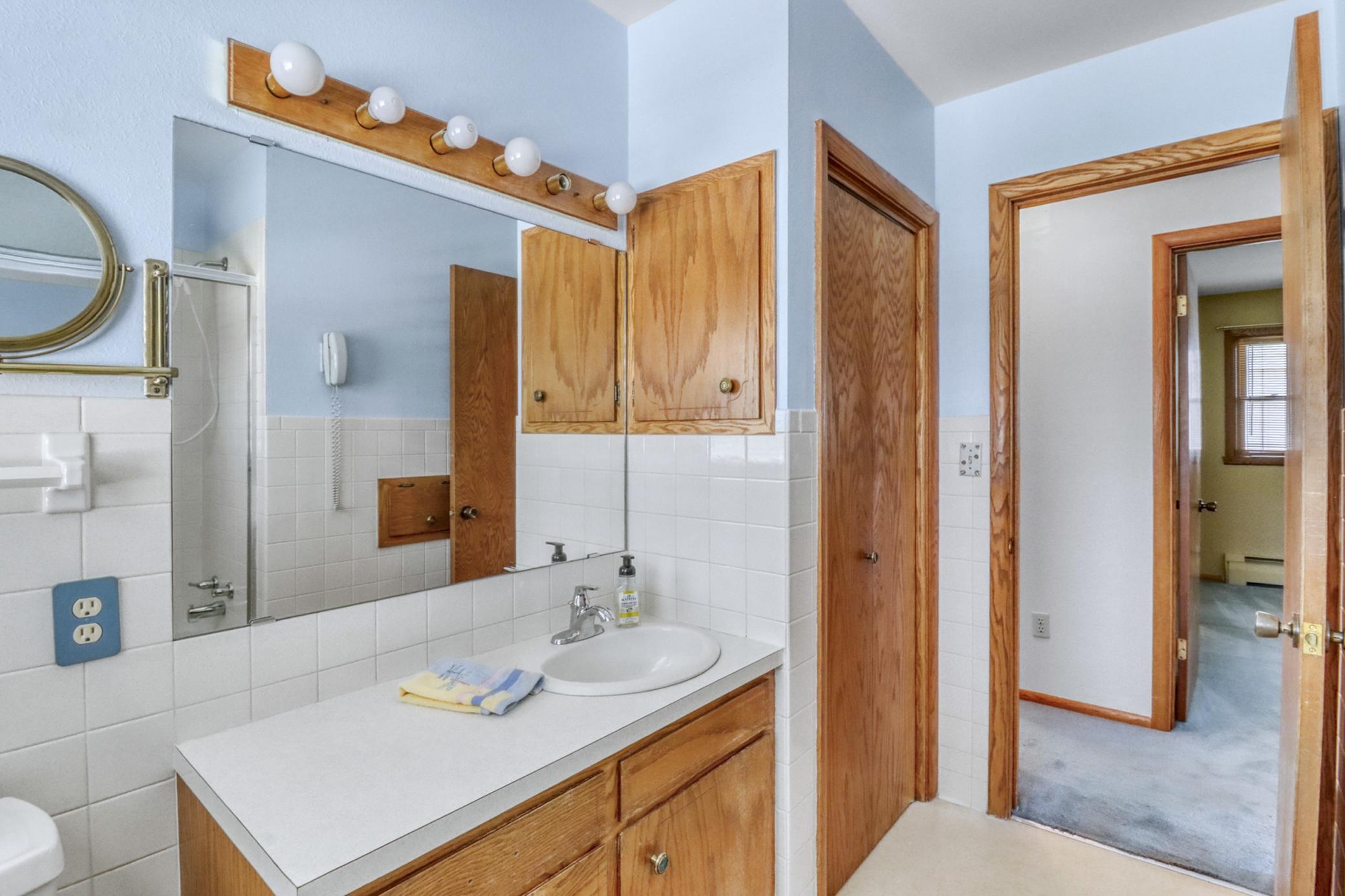 1967 single family home for sale at 2307 11th Street S in Fargo, ND — 4 bed, 2 bath (photo 22 of 46)