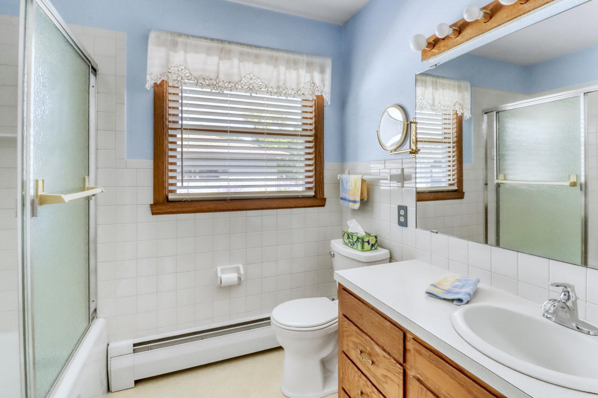 1967 single family home for sale at 2307 11th Street S in Fargo, ND — 4 bed, 2 bath (photo 23 of 46)