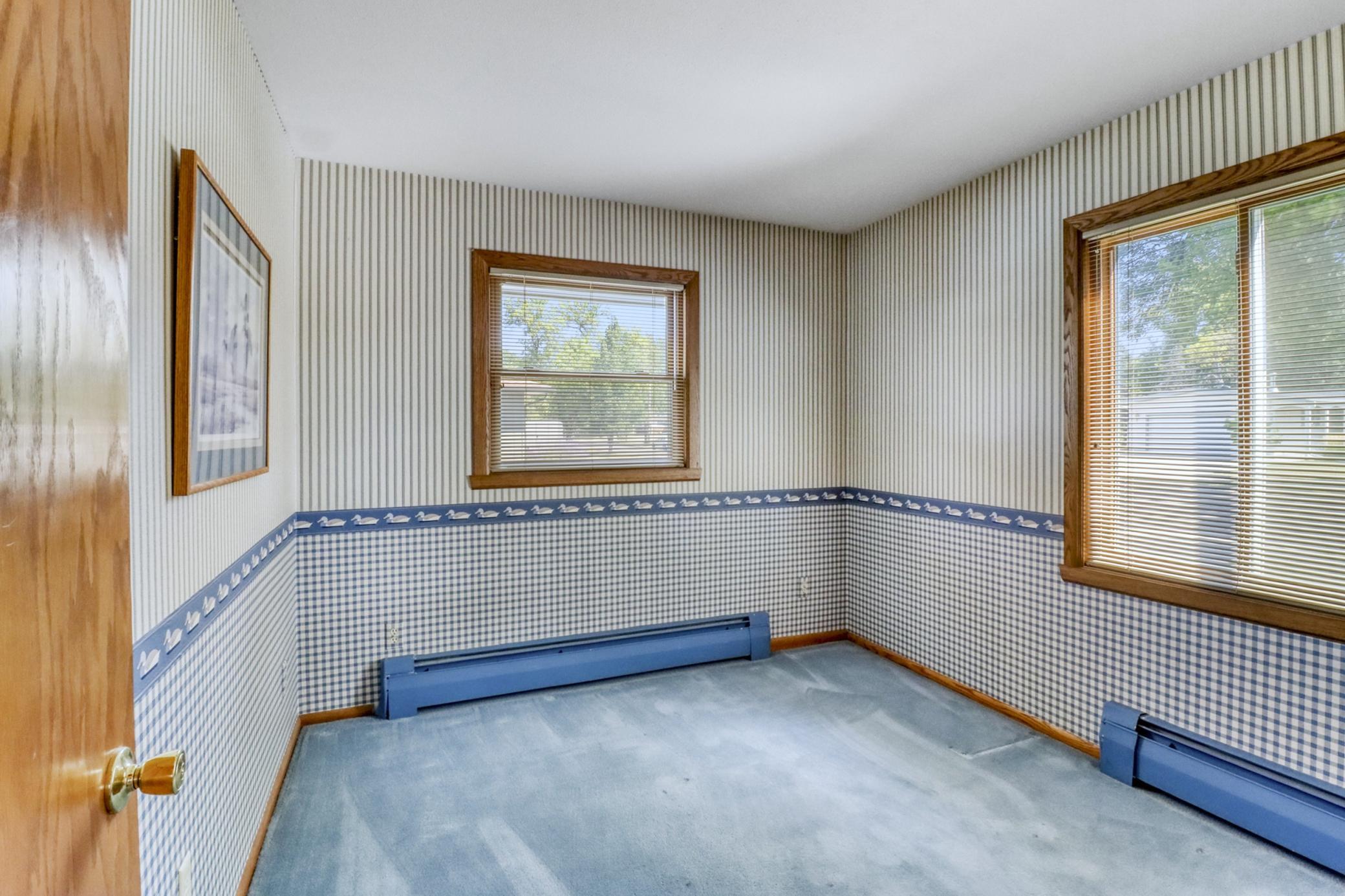 1967 single family home for sale at 2307 11th Street S in Fargo, ND — 4 bed, 2 bath (photo 24 of 46)