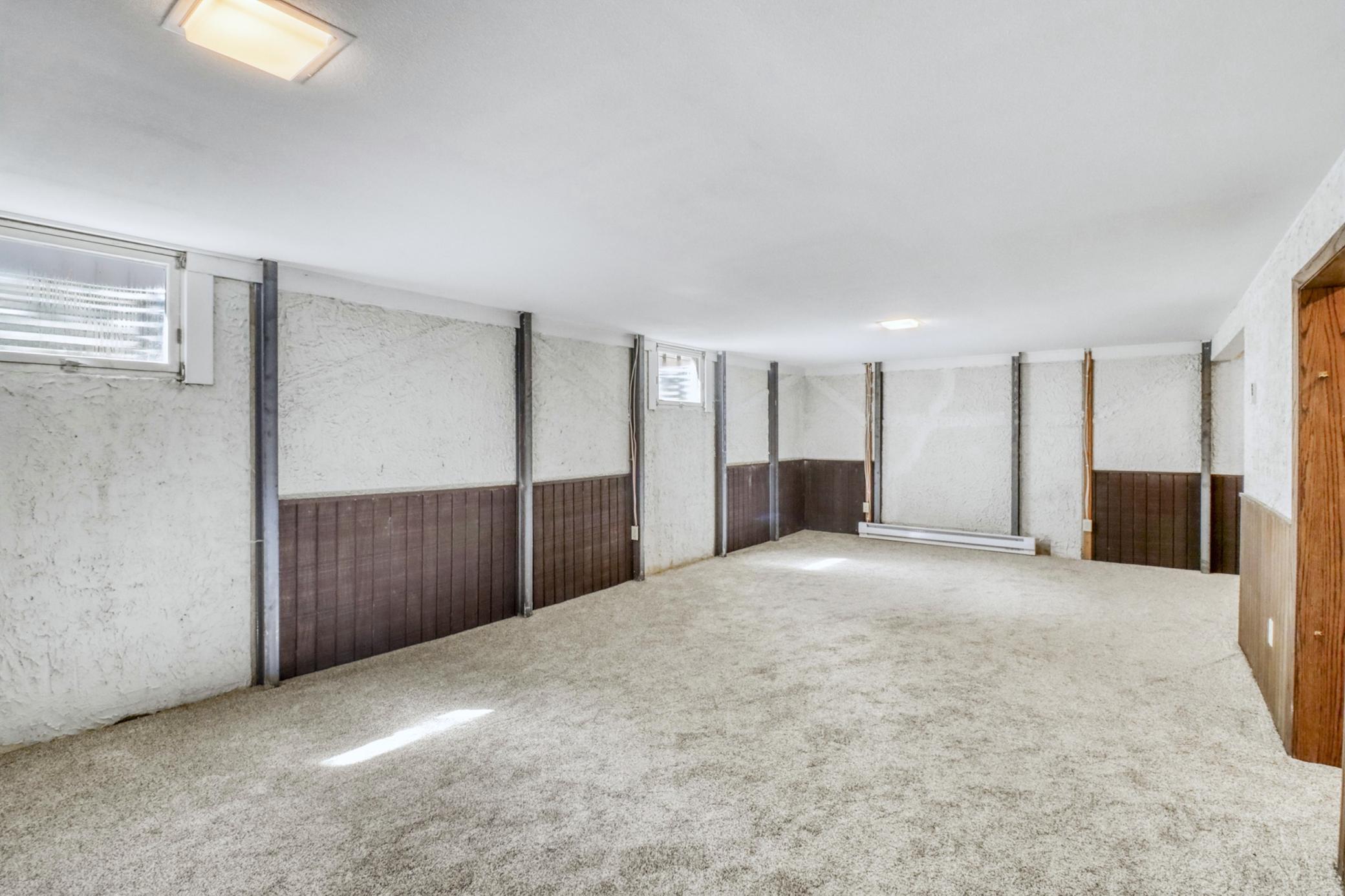 1967 single family home for sale at 2307 11th Street S in Fargo, ND — 4 bed, 2 bath (photo 31 of 46)