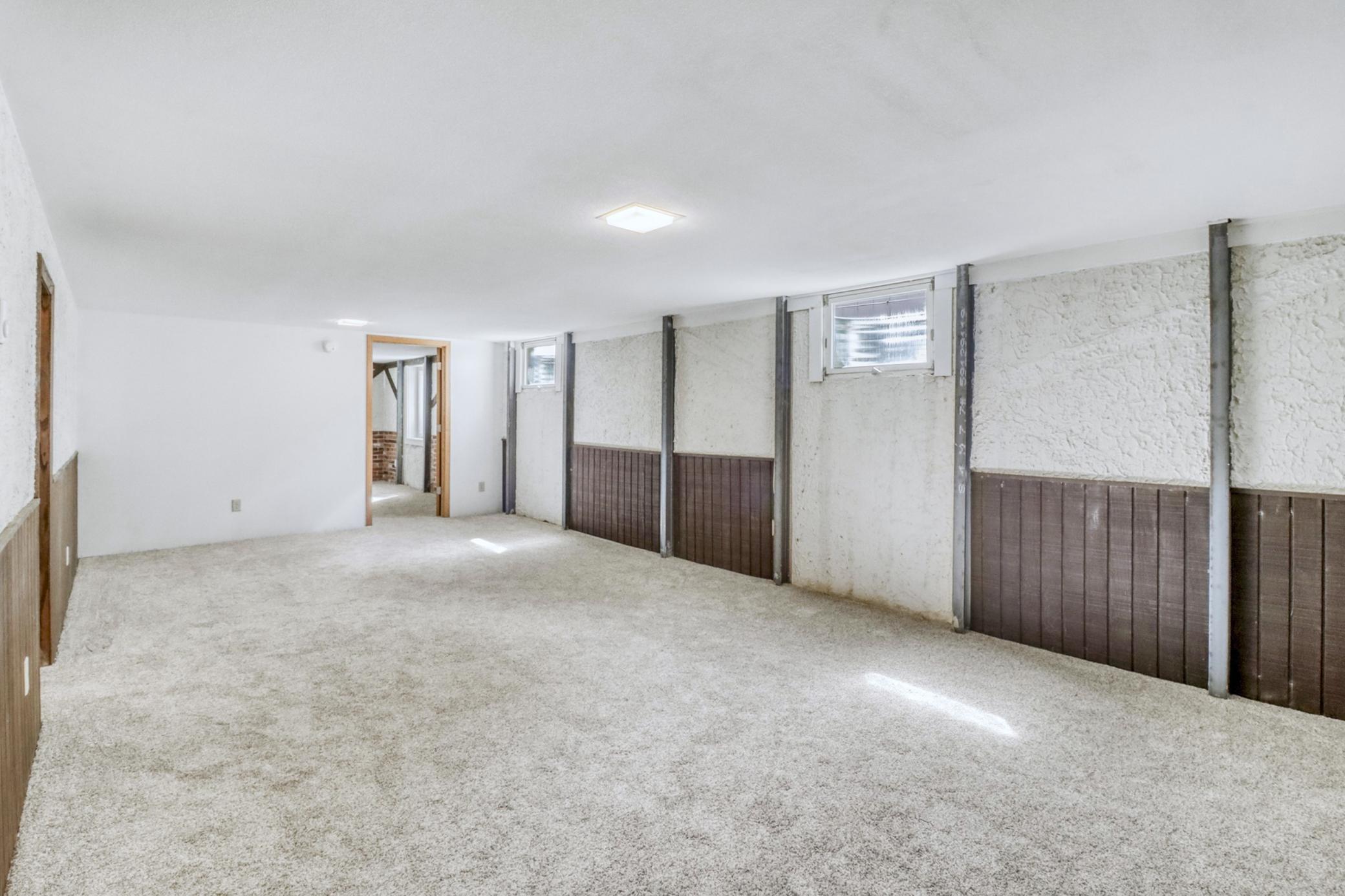 1967 single family home for sale at 2307 11th Street S in Fargo, ND — 4 bed, 2 bath (photo 32 of 46)