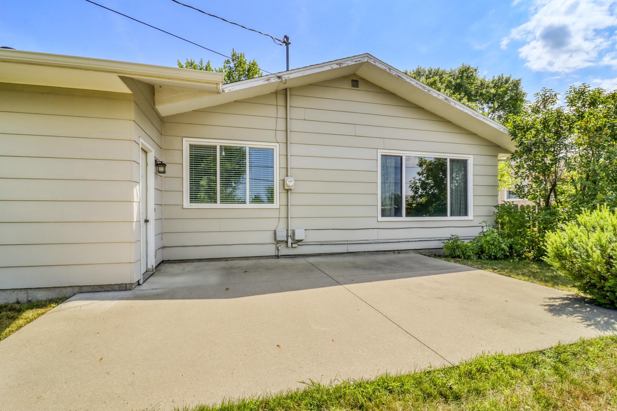 1967 single family home for sale at 2307 11th Street S in Fargo, ND — 4 bed, 2 bath (photo 41 of 46)
