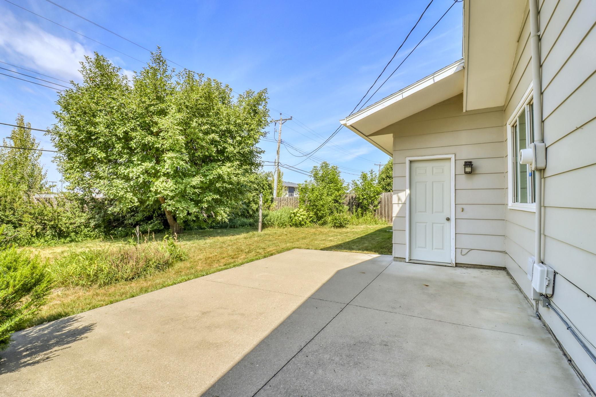1967 single family home for sale at 2307 11th Street S in Fargo, ND — 4 bed, 2 bath (photo 42 of 46)