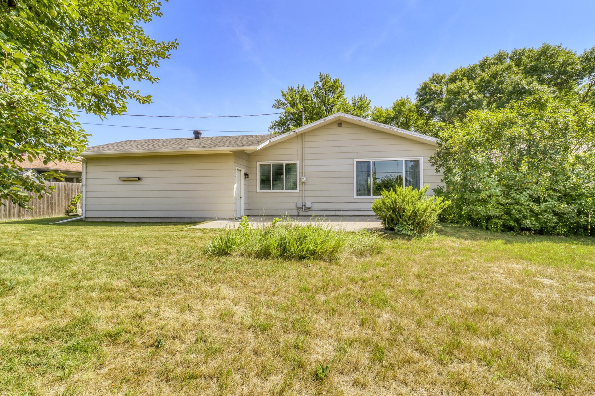 1967 single family home for sale at 2307 11th Street S in Fargo, ND — 4 bed, 2 bath (photo 45 of 46)