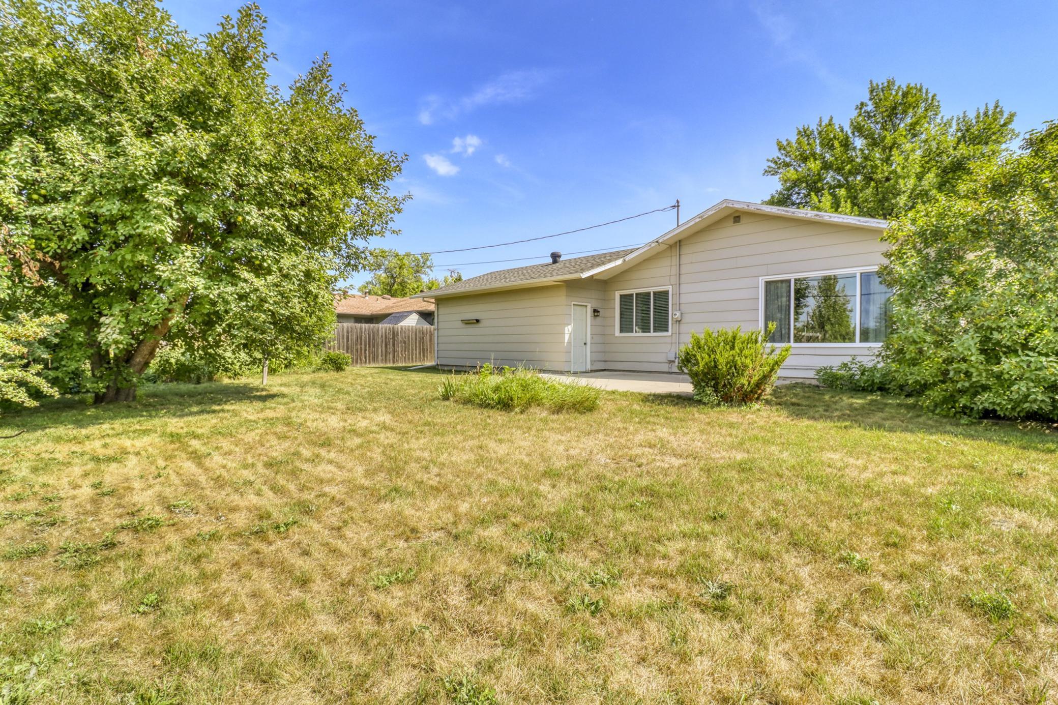 1967 single family home for sale at 2307 11th Street S in Fargo, ND — 4 bed, 2 bath (photo 46 of 46)