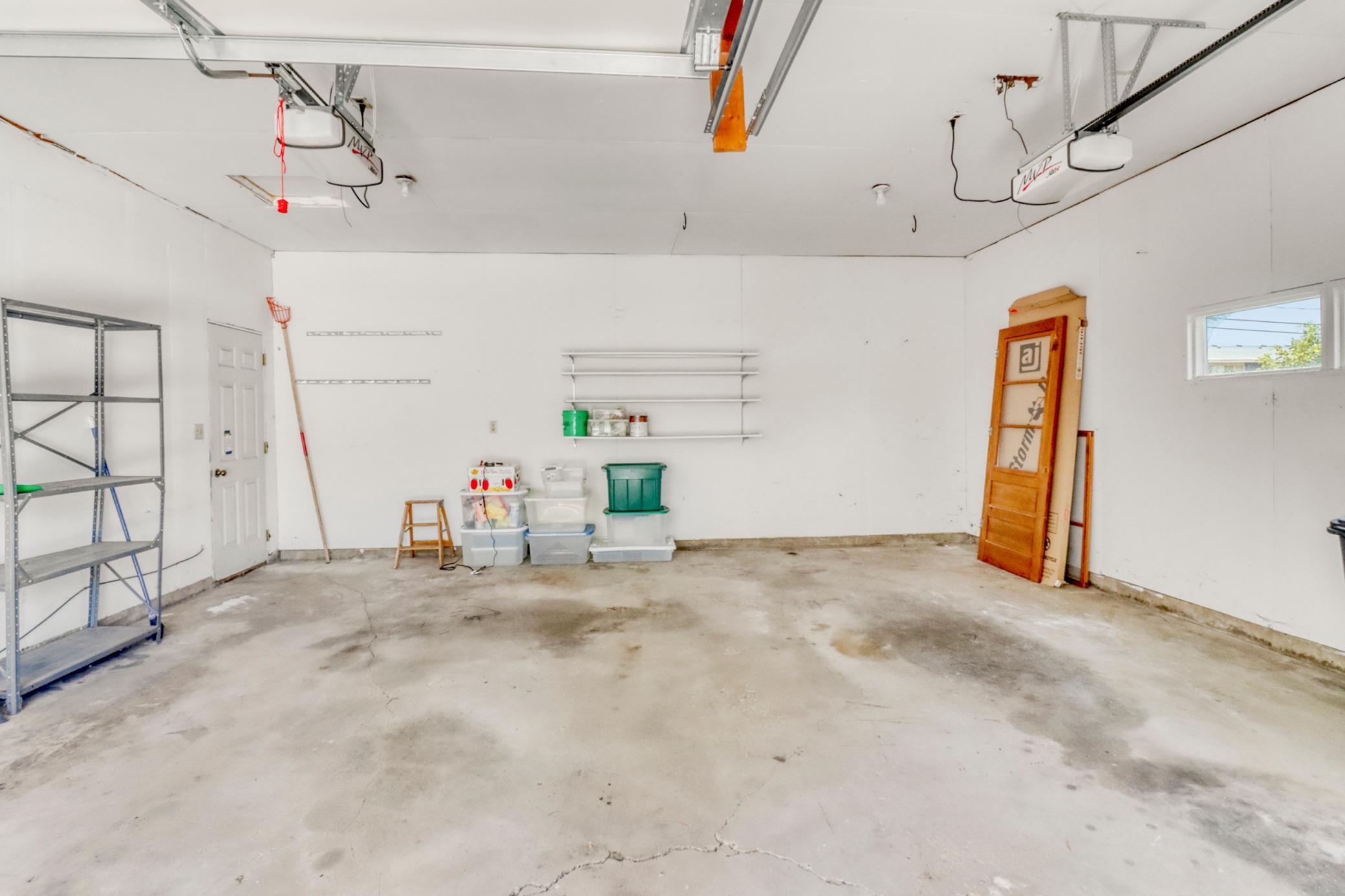 1967 single family home for sale at 2307 11th Street S in Fargo, ND — 4 bed, 2 bath (photo 6 of 46)