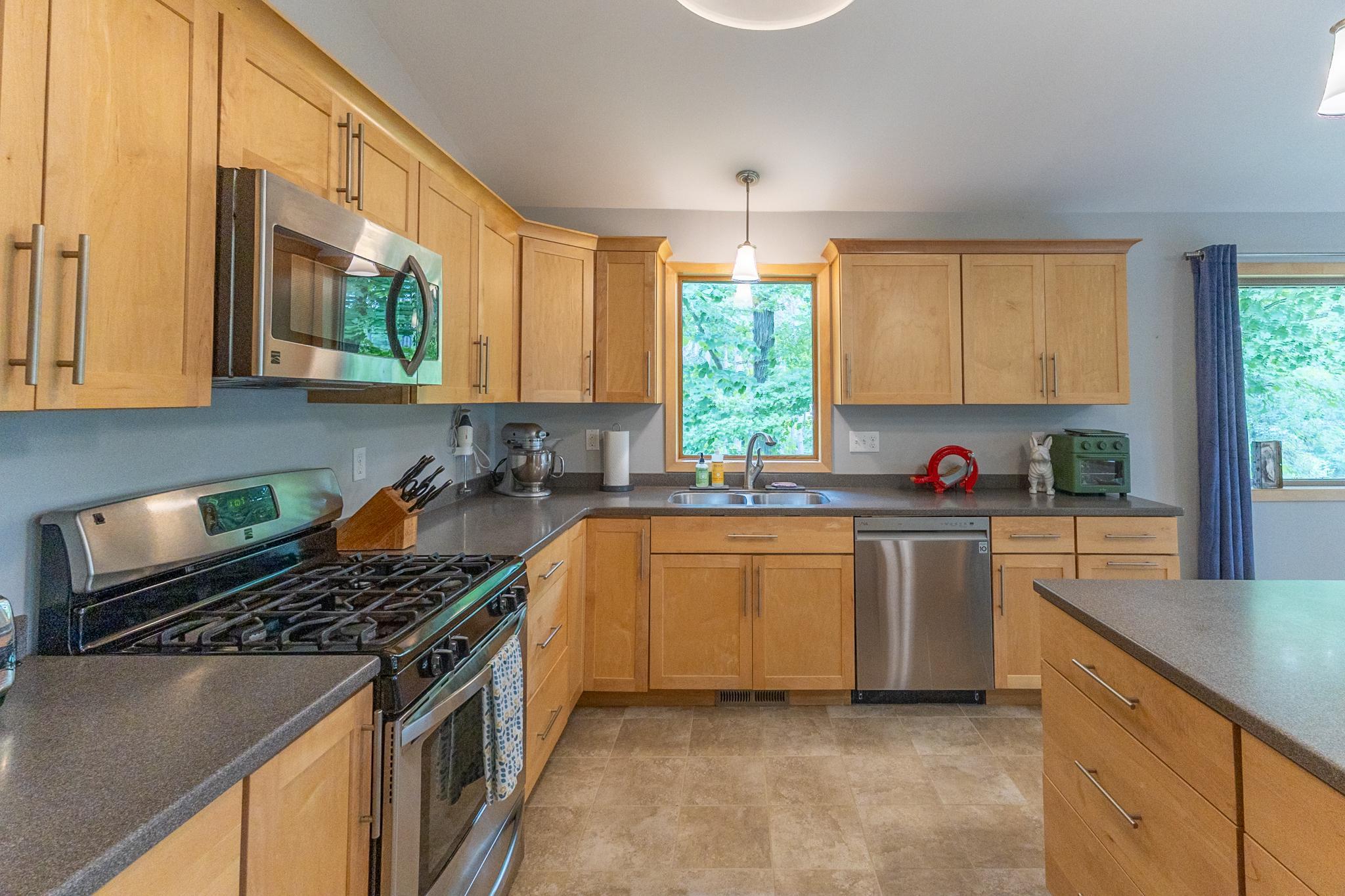 2011 single family home for sale at 4950 Sherman Drive NE in Bemidji, MN — 2 bed, 1 bath (photo 21 of 66)