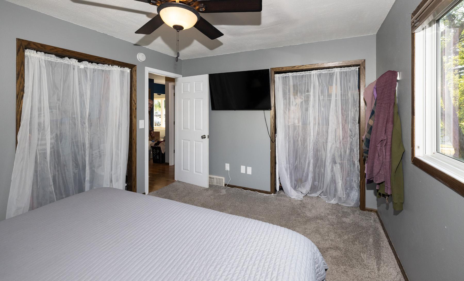 1974 single family home for sale at 312 3rd Avenue E in Halstad, MN — 4 bed, 2 bath (photo 17 of 33)