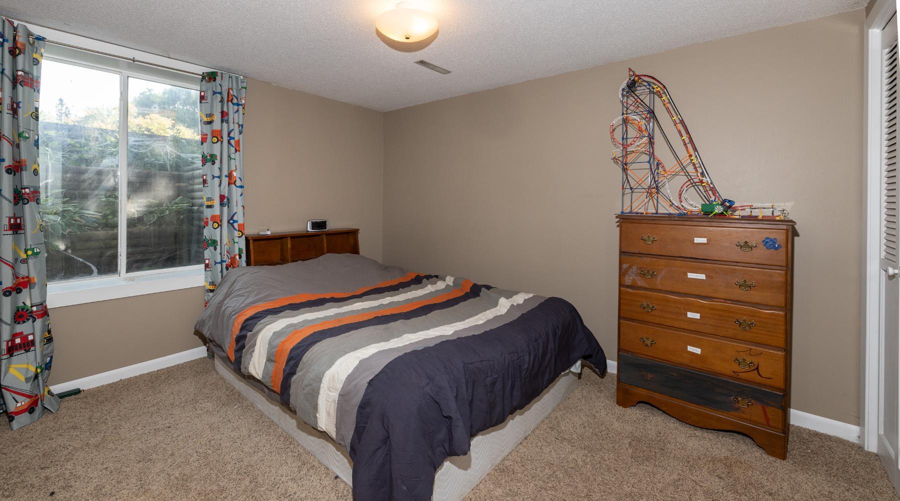 1974 single family home for sale at 312 3rd Avenue E in Halstad, MN — 4 bed, 2 bath (photo 24 of 33)
