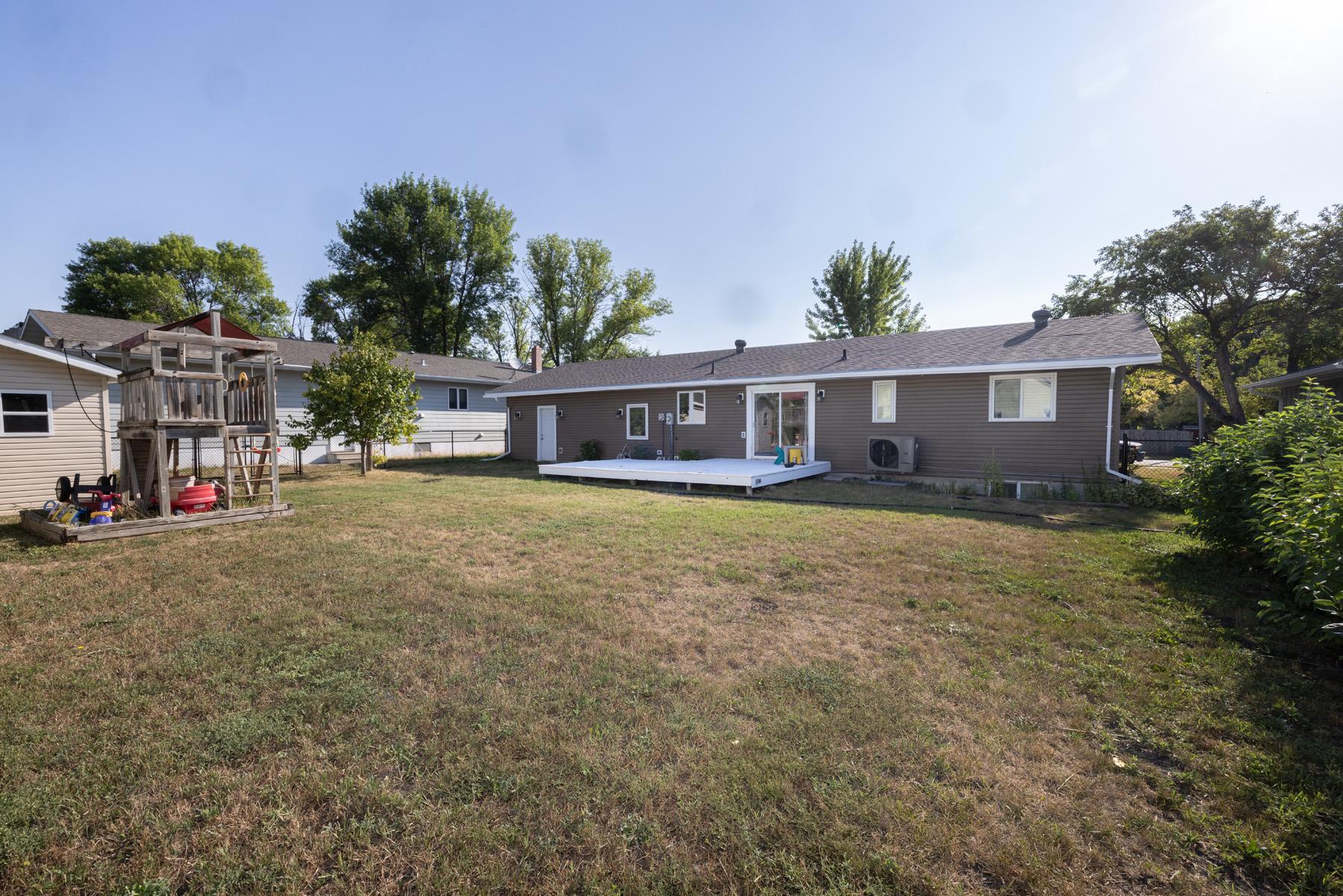 1974 single family home for sale at 312 3rd Avenue E in Halstad, MN — 4 bed, 2 bath (photo 30 of 33)