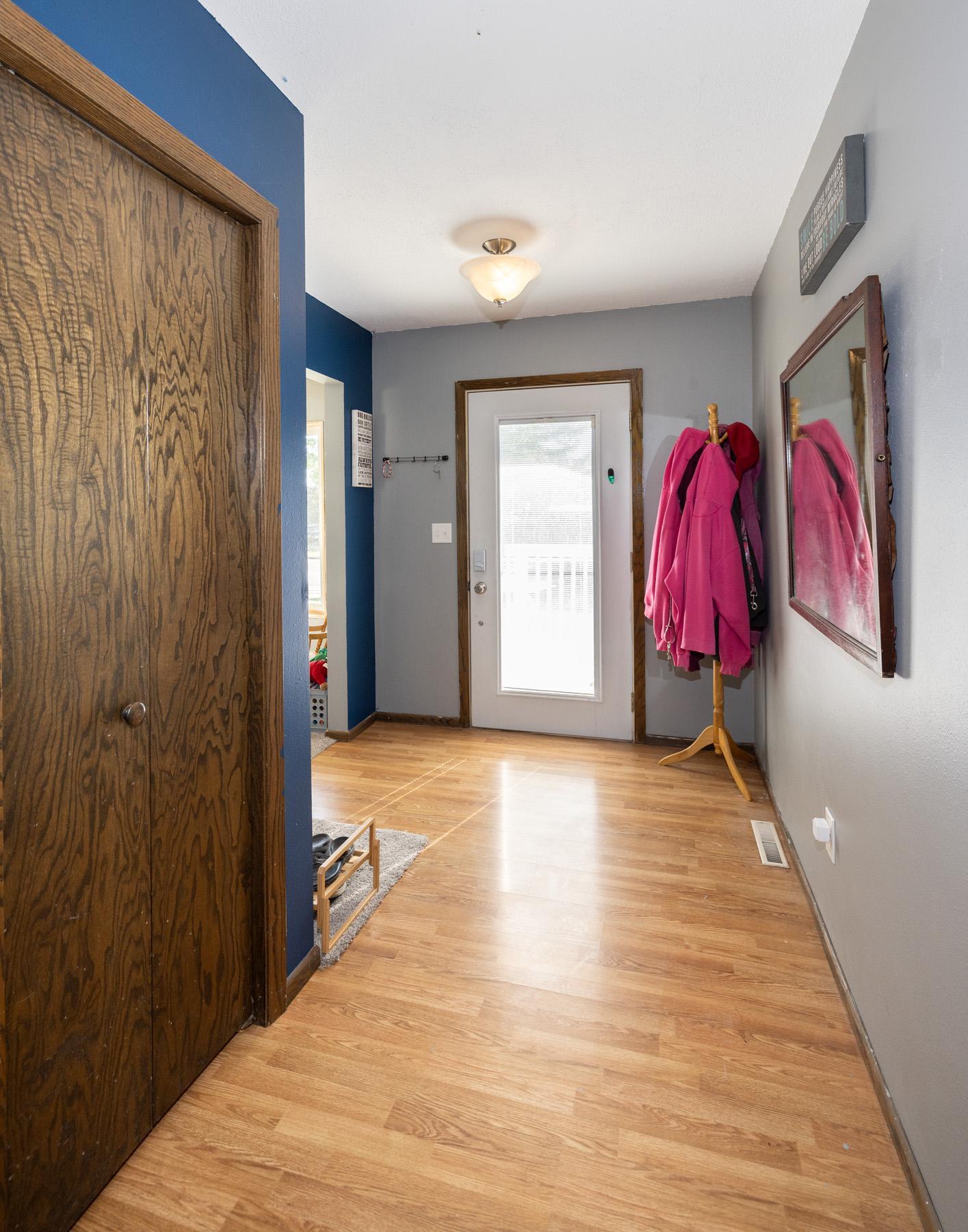 1974 single family home for sale at 312 3rd Avenue E in Halstad, MN — 4 bed, 2 bath (photo 4 of 33)