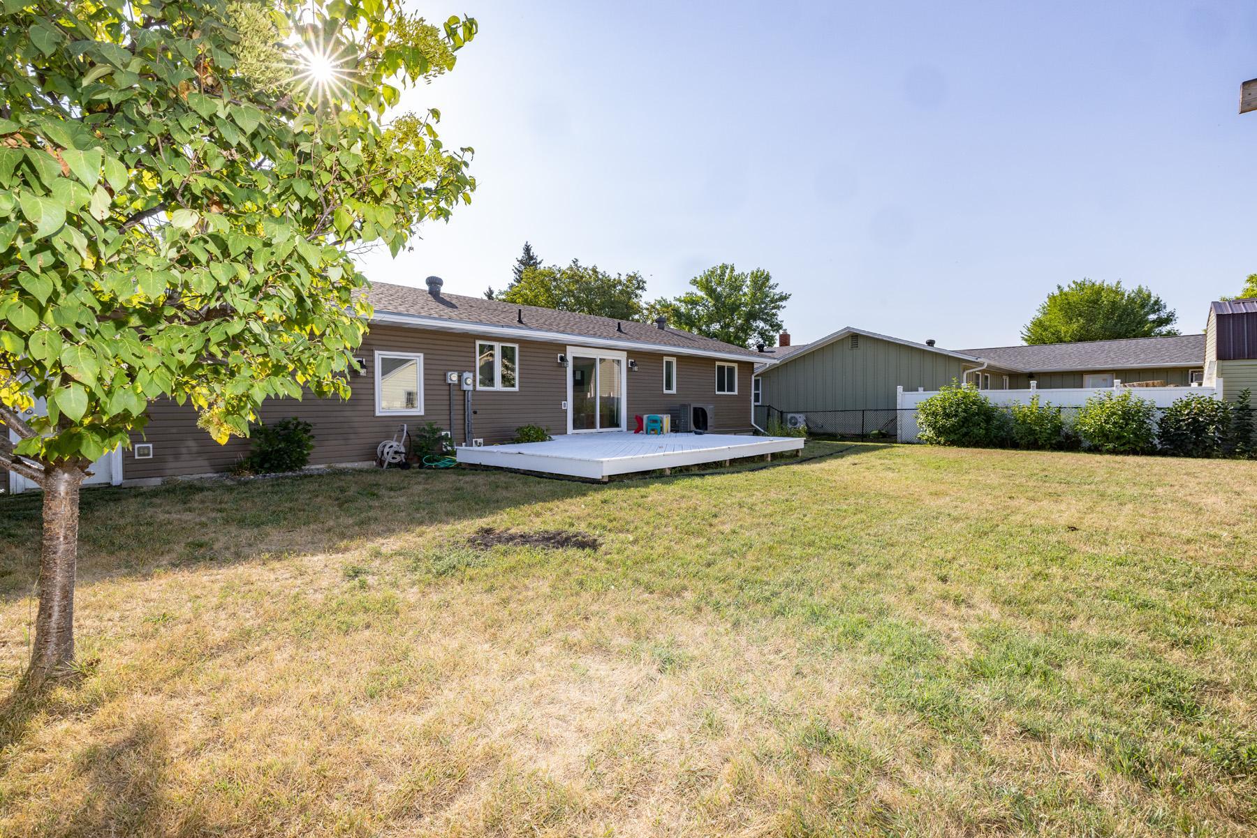 1974 single family home for sale at 312 3rd Avenue E in Halstad, MN — 4 bed, 2 bath (photo 31 of 33)