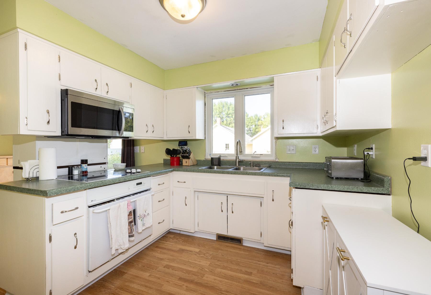 1974 single family home for sale at 312 3rd Avenue E in Halstad, MN — 4 bed, 2 bath (photo 9 of 33)