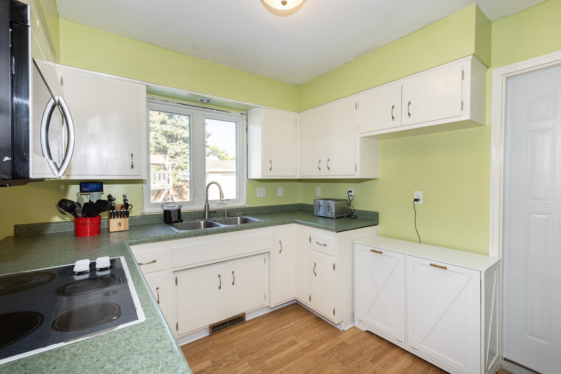 1974 single family home for sale at 312 3rd Avenue E in Halstad, MN — 4 bed, 2 bath (photo 10 of 33)