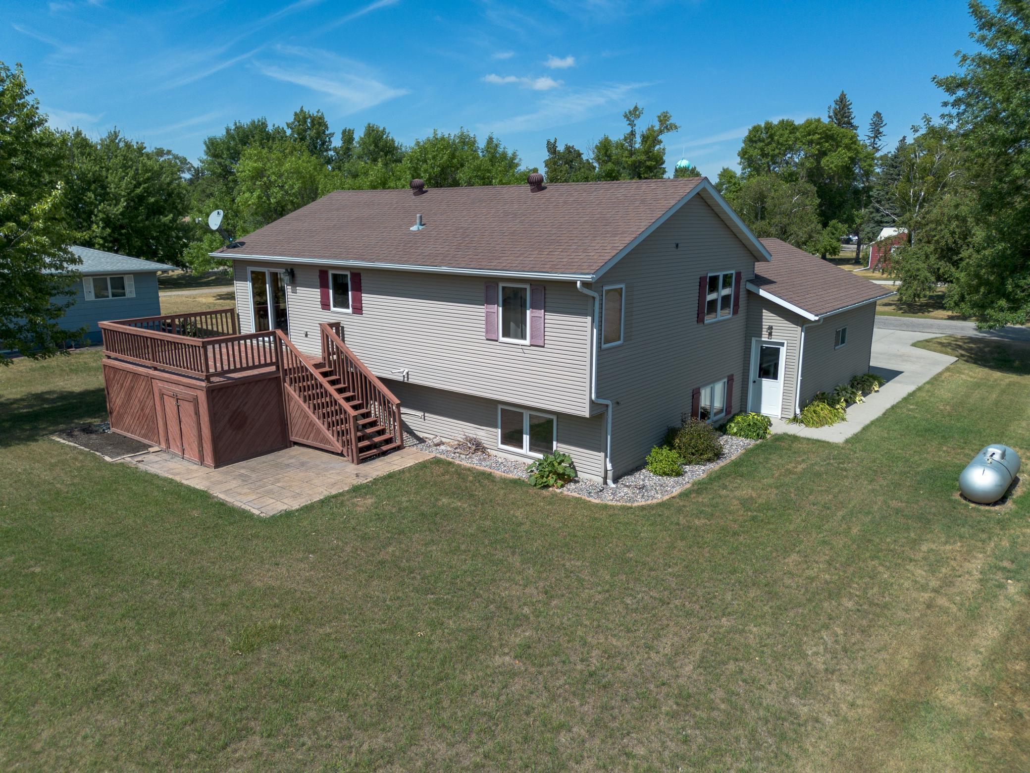 1994 single family home for sale at 621 Southview Drive in Hendrum, MN — 4 bed, 2 bath (photo 11 of 27)