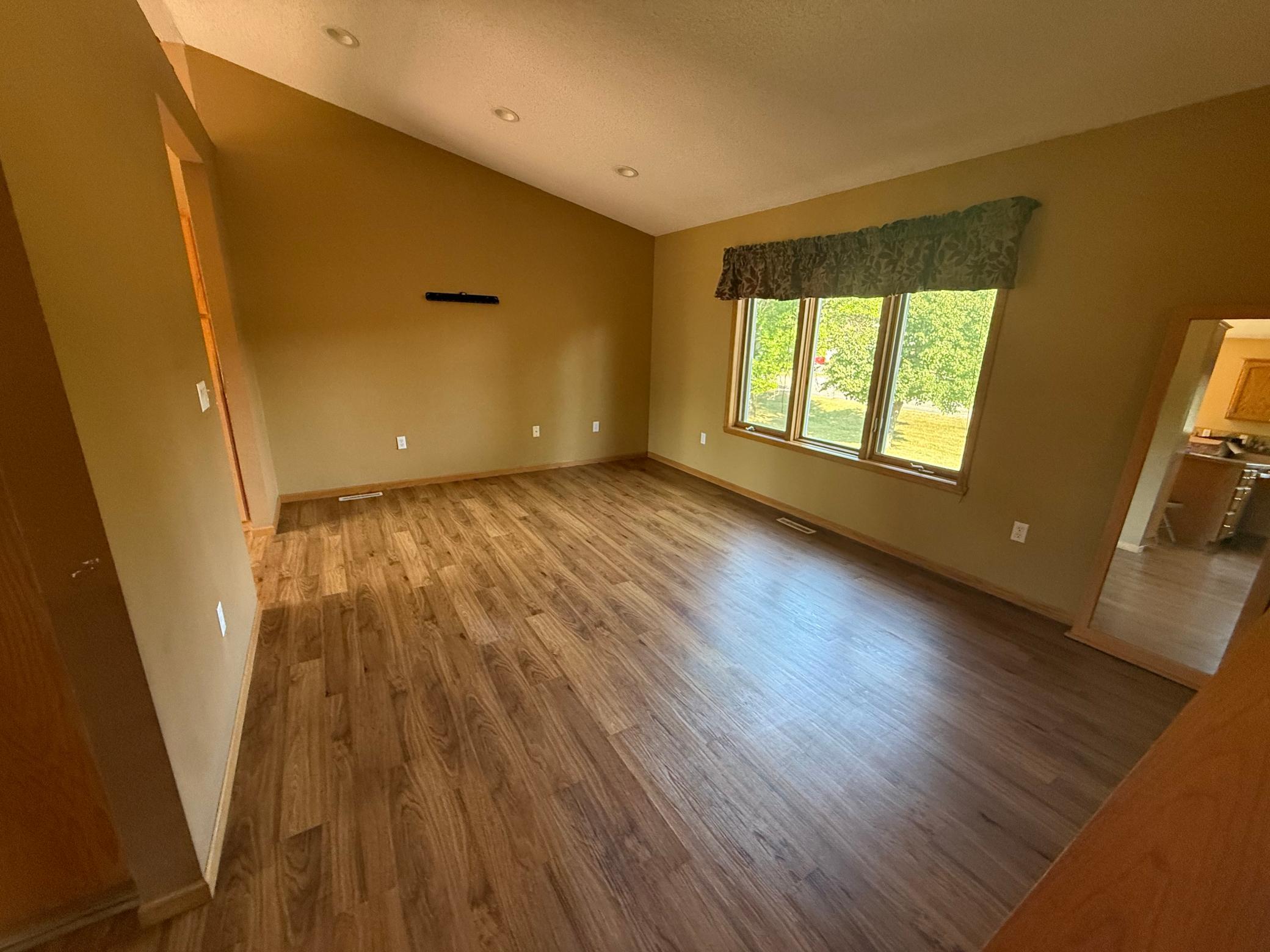 1994 single family home for sale at 621 Southview Drive in Hendrum, MN — 4 bed, 2 bath (photo 17 of 27)