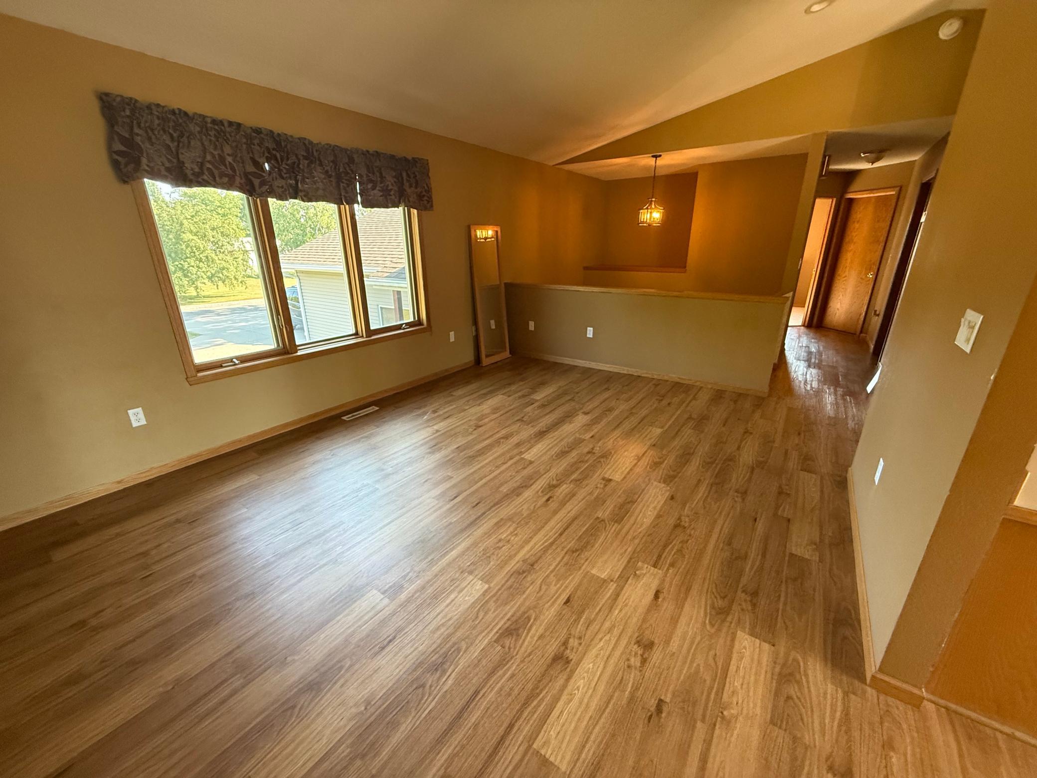 1994 single family home for sale at 621 Southview Drive in Hendrum, MN — 4 bed, 2 bath (photo 18 of 27)