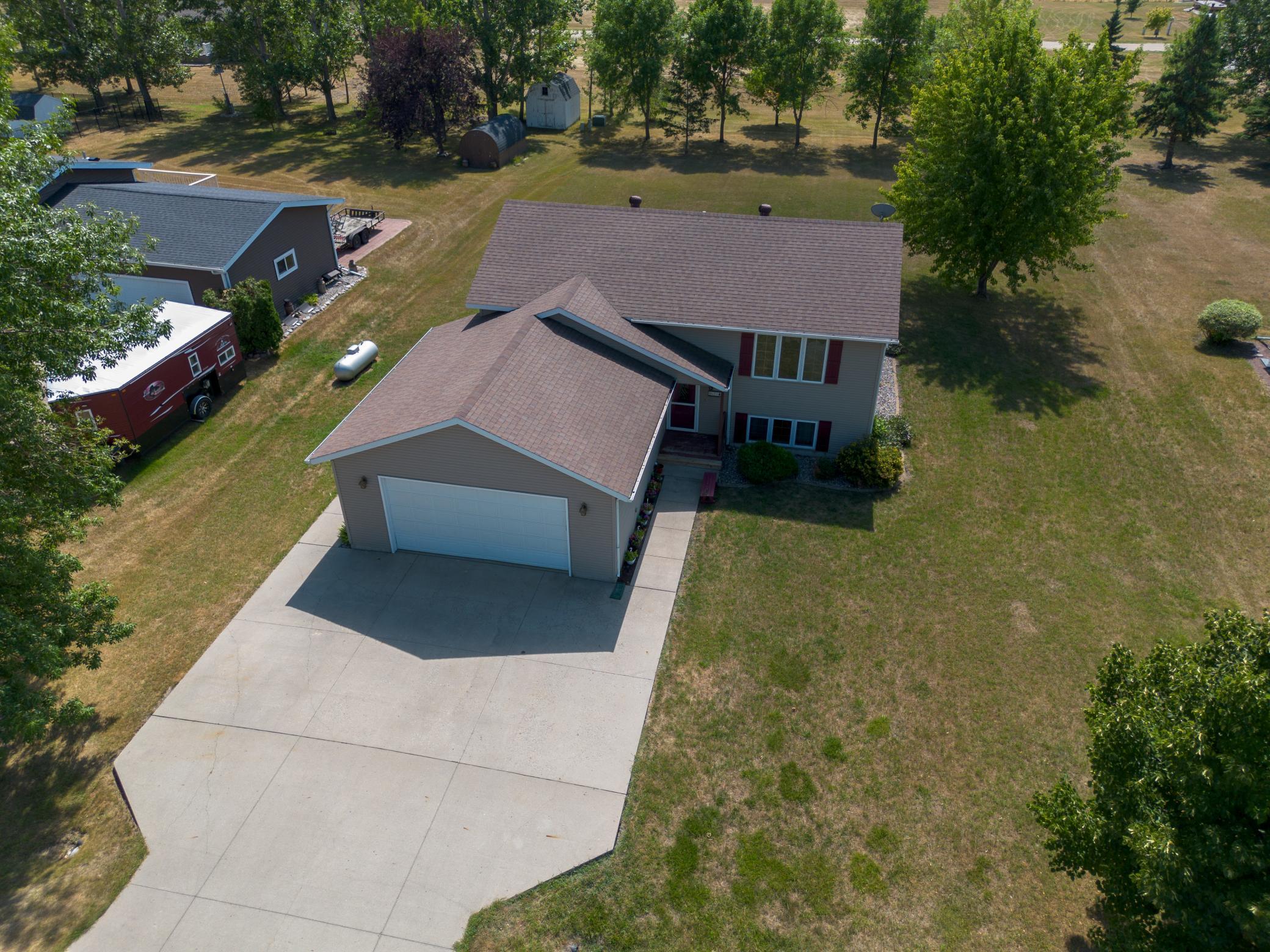 1994 single family home for sale at 621 Southview Drive in Hendrum, MN — 4 bed, 2 bath (photo 6 of 27)
