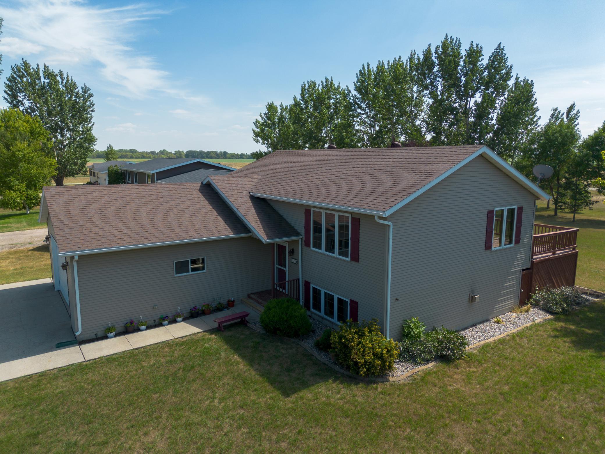 1994 single family home for sale at 621 Southview Drive in Hendrum, MN — 4 bed, 2 bath (photo 7 of 27)