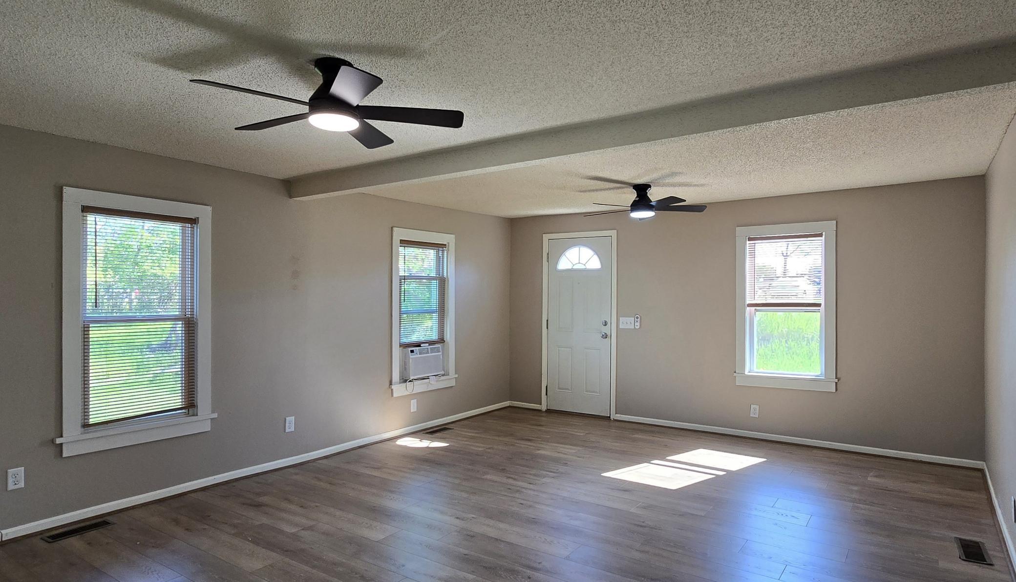 1900 single family home for sale at 707 Irvine Avenue NW in Bemidji, MN — 3 bed, 1 bath (photo 4 of 22)
