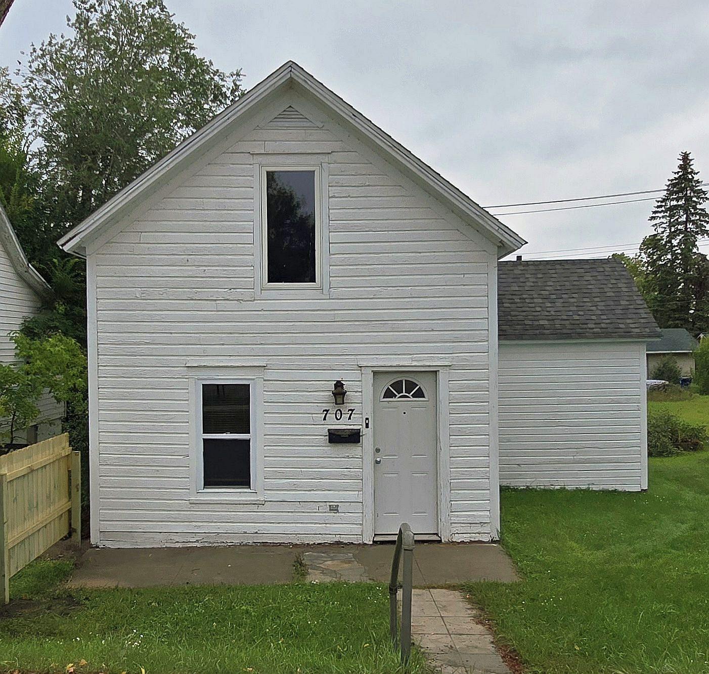 1900 single family home for sale at 707 Irvine Avenue NW in Bemidji, MN — 3 bed, 1 bath