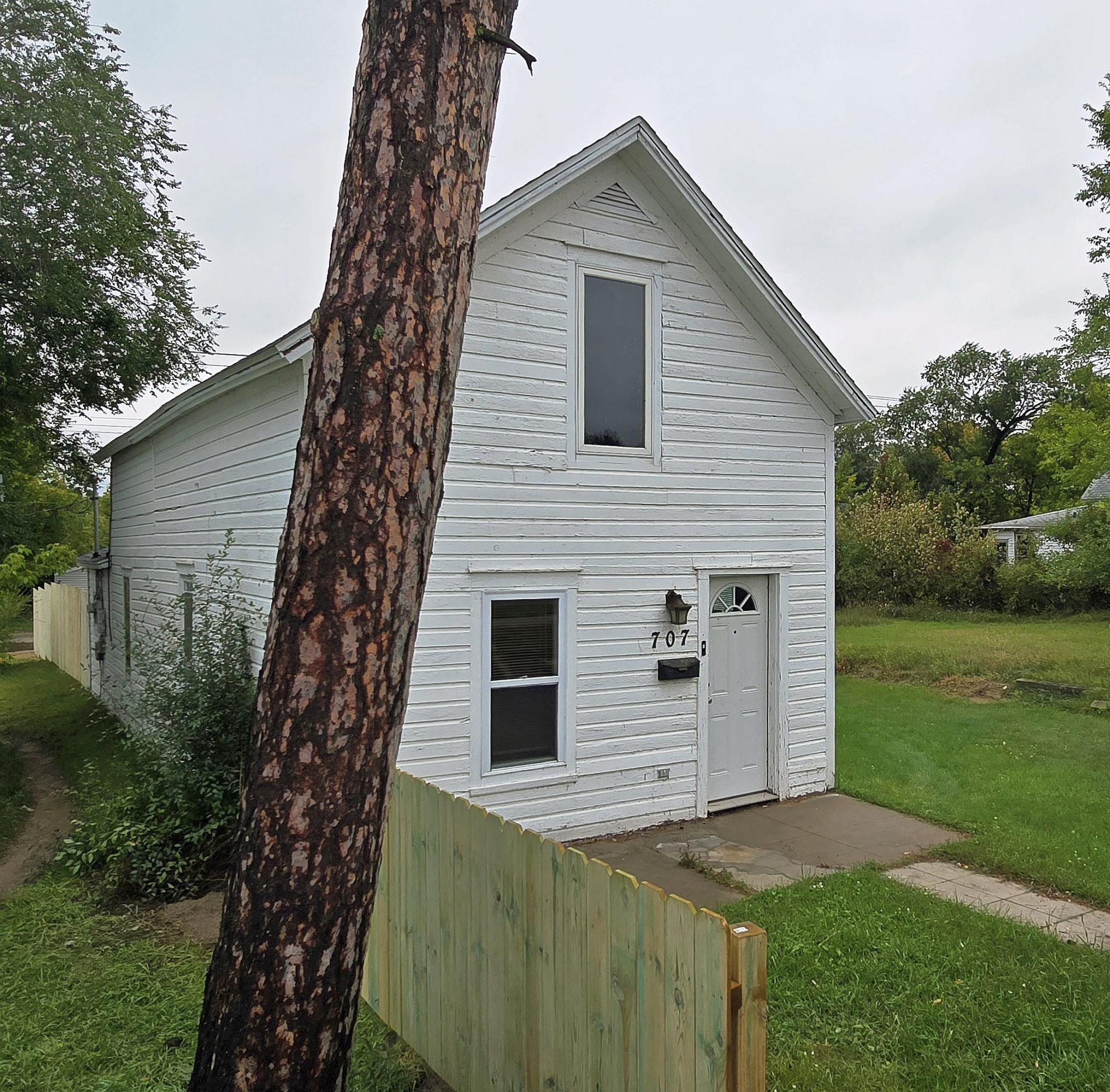 1900 single family home for sale at 707 Irvine Avenue NW in Bemidji, MN — 3 bed, 1 bath (photo 24 of 24)