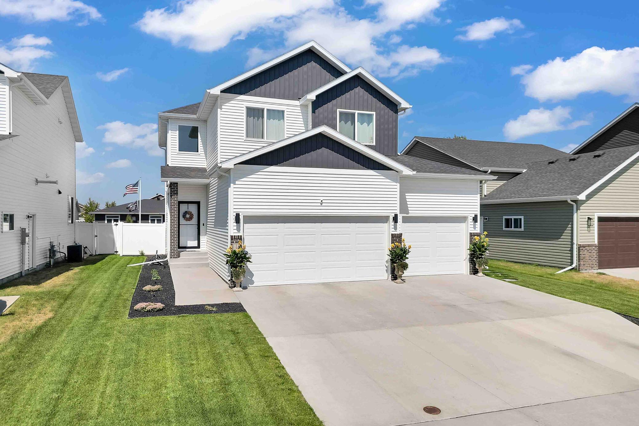 2020 single family home for sale at 1338 27th Avenue W in West Fargo, ND — 3 bed, 4 bath (photo 2 of 48)