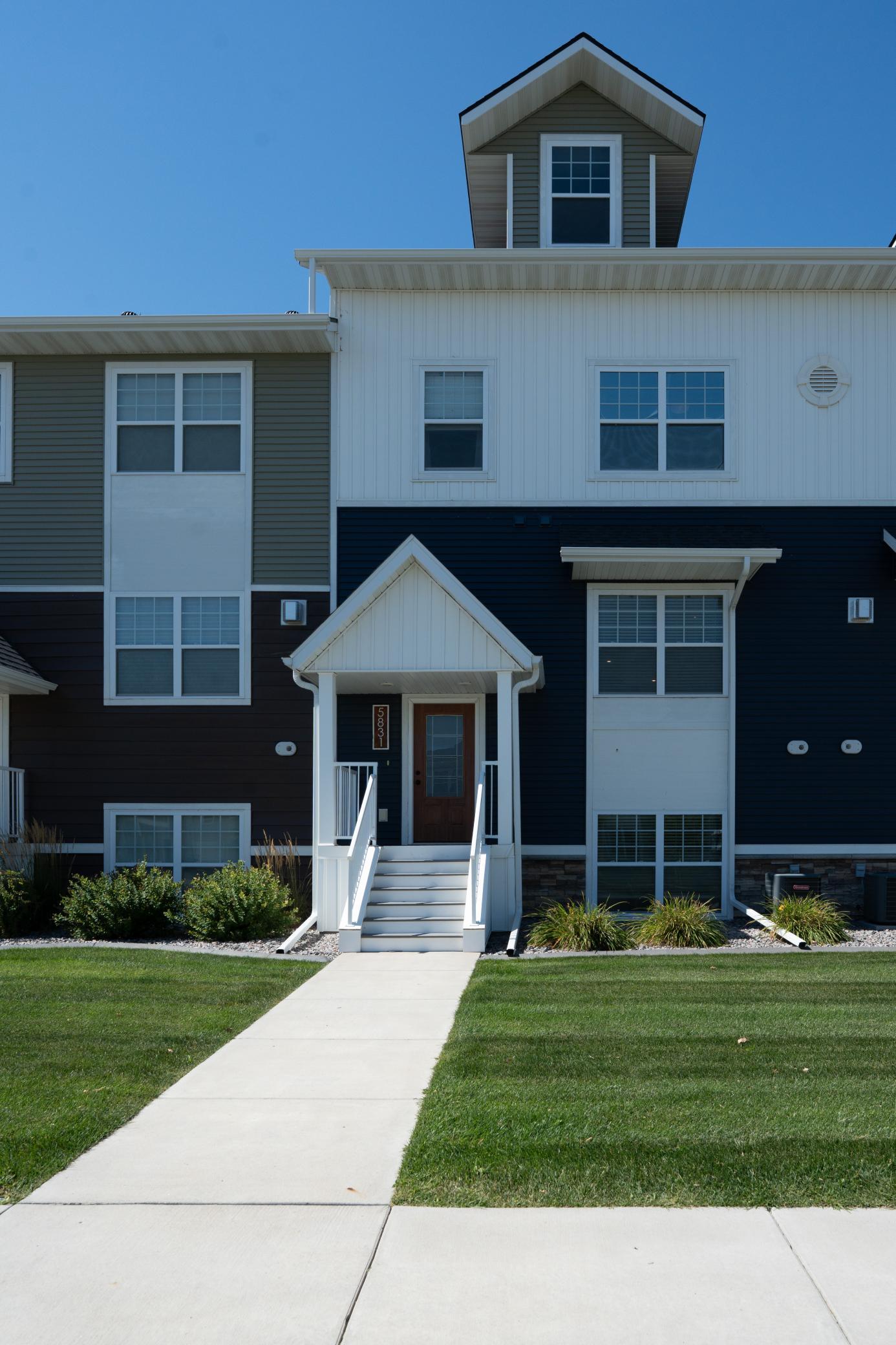 2020 townhouse for sale at 5831 41st Street S in Fargo, ND — 3 bed, 3 bath (photo 2 of 38)