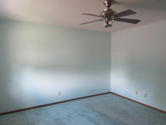 1981 townhouse for sale at 2001 Park Boulevard S in Fargo, ND — 3 bed, 2 bath (photo 12 of 42)