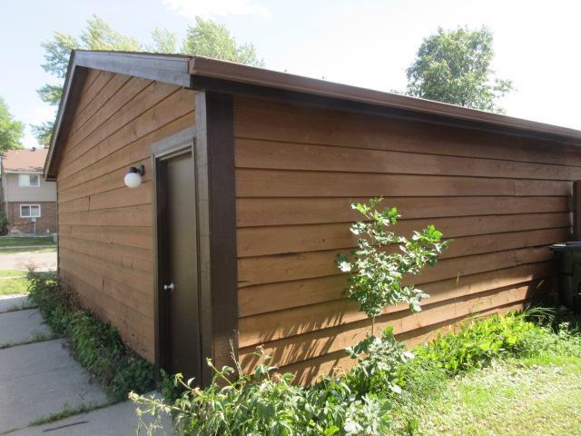 1981 townhouse for sale at 2001 Park Boulevard S in Fargo, ND — 3 bed, 2 bath (photo 4 of 42)