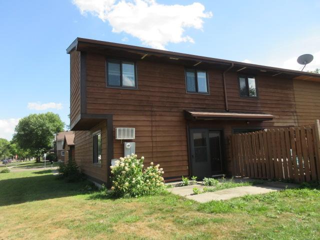 1981 townhouse for sale at 2001 Park Boulevard S in Fargo, ND — 3 bed, 2 bath (photo 5 of 42)