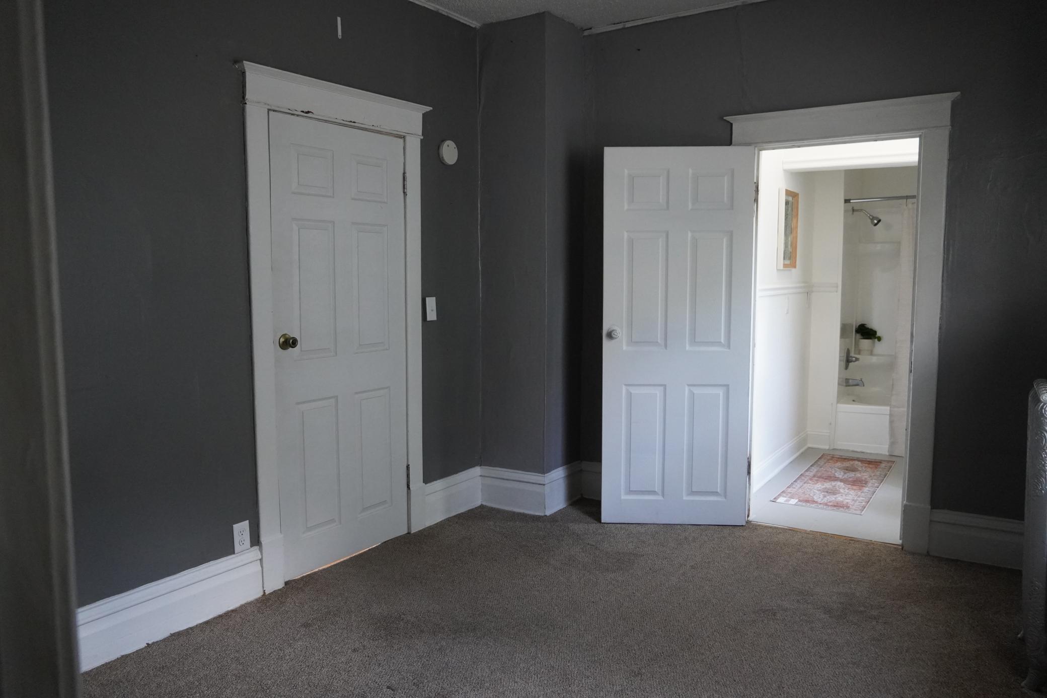 1905 single family home for sale at 923 7th Avenue S in Moorhead, MN — 5 bed, 2 bath (photo 16 of 19)