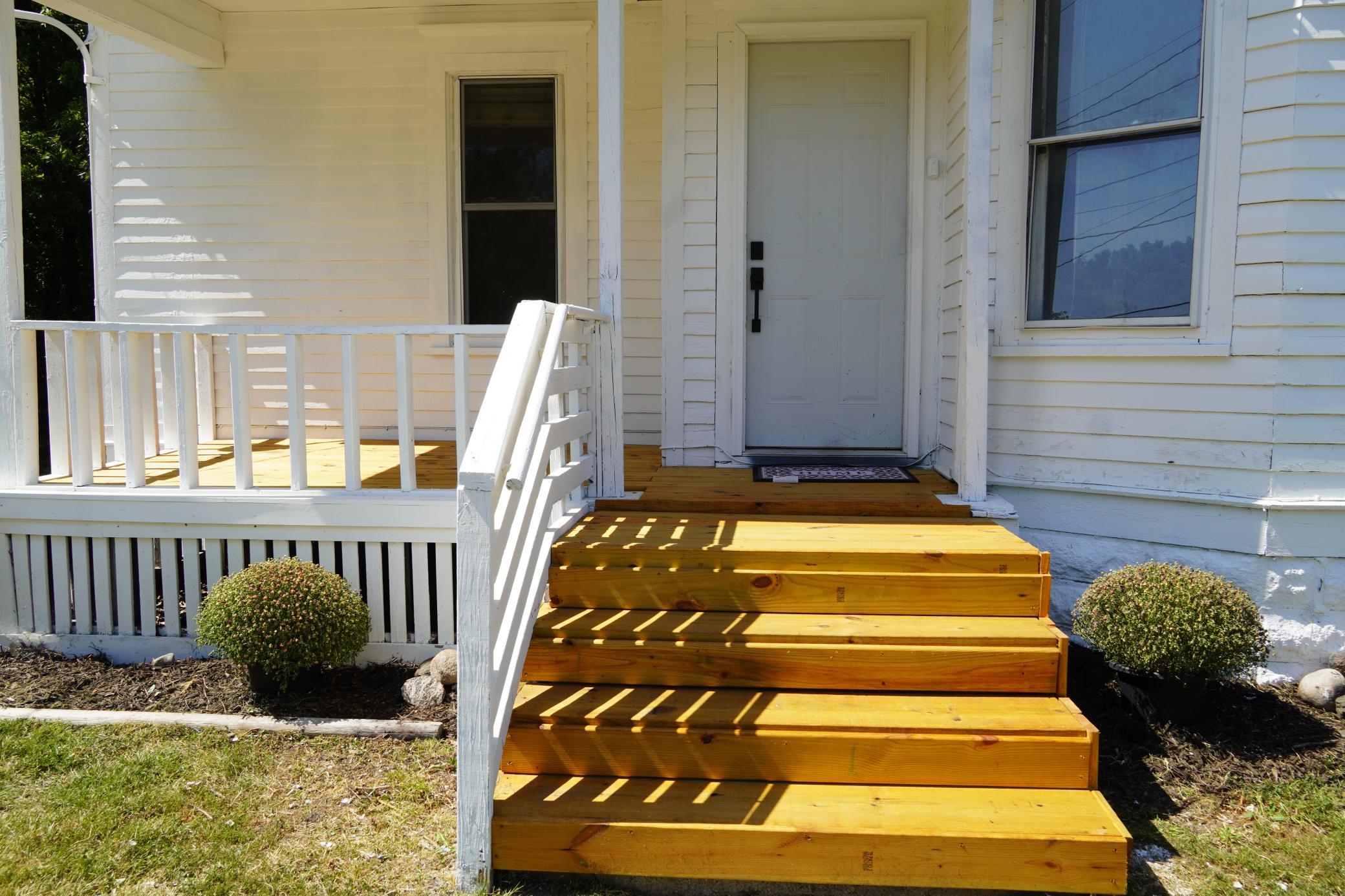 1905 single family home for sale at 923 7th Avenue S in Moorhead, MN — 5 bed, 2 bath (photo 4 of 19)