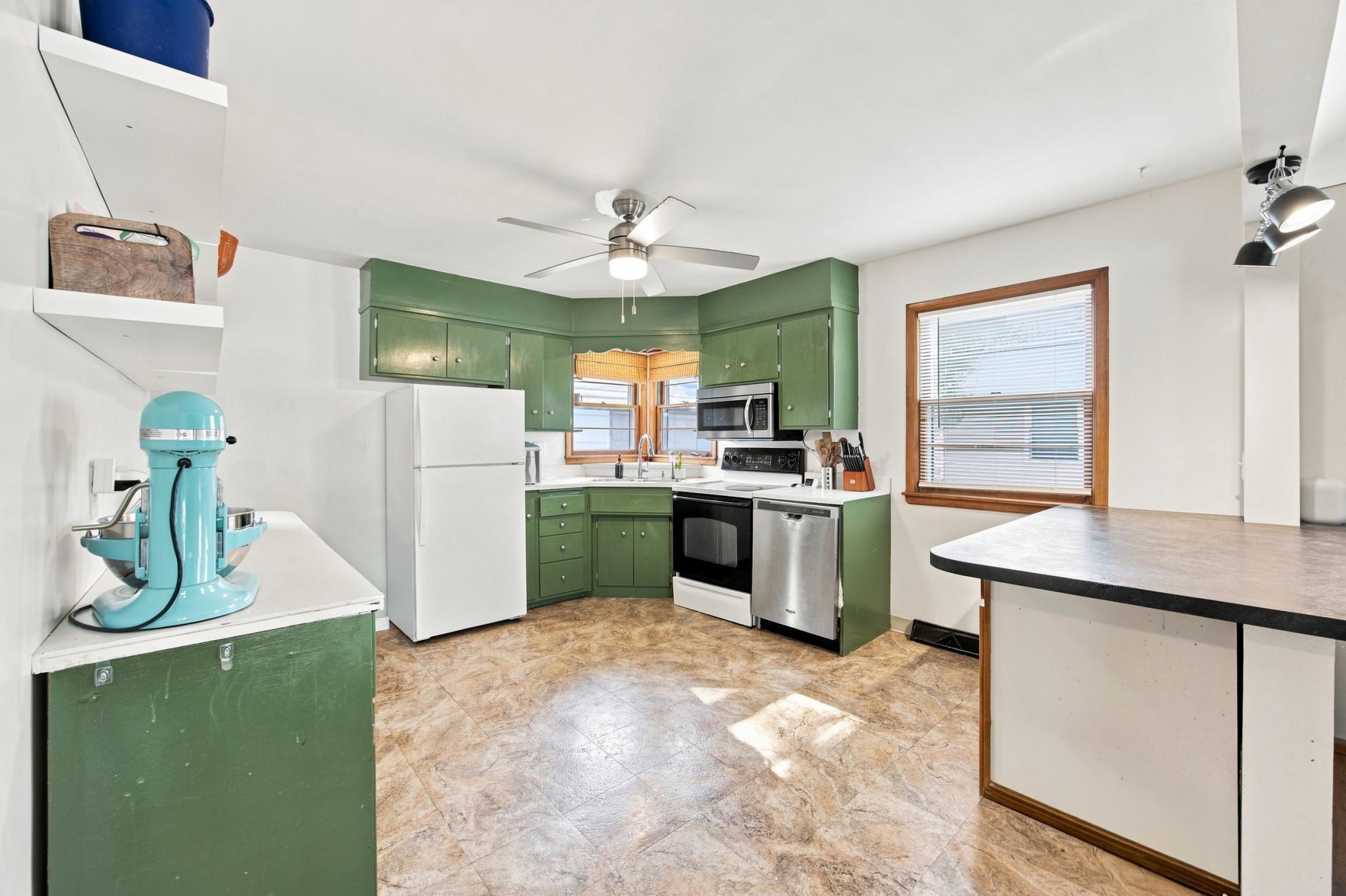 1955 single family home for sale at 1408 13th Street N in Moorhead, MN — 3 bed, 2 bath (photo 3 of 28)