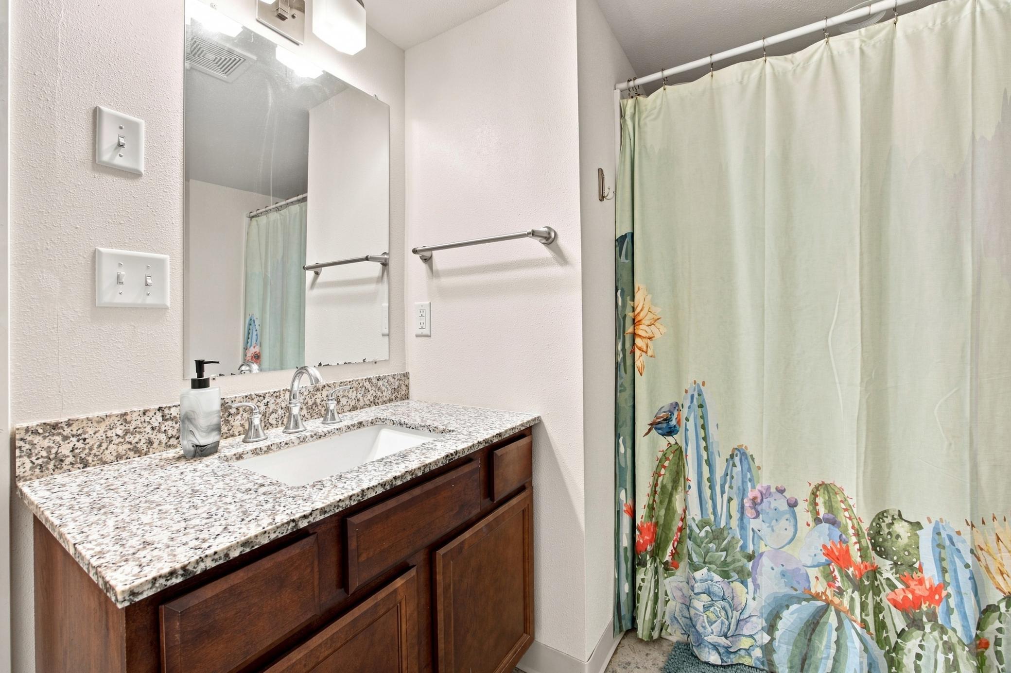 1955 single family home for sale at 1408 13th Street N in Moorhead, MN — 3 bed, 2 bath (photo 22 of 28)