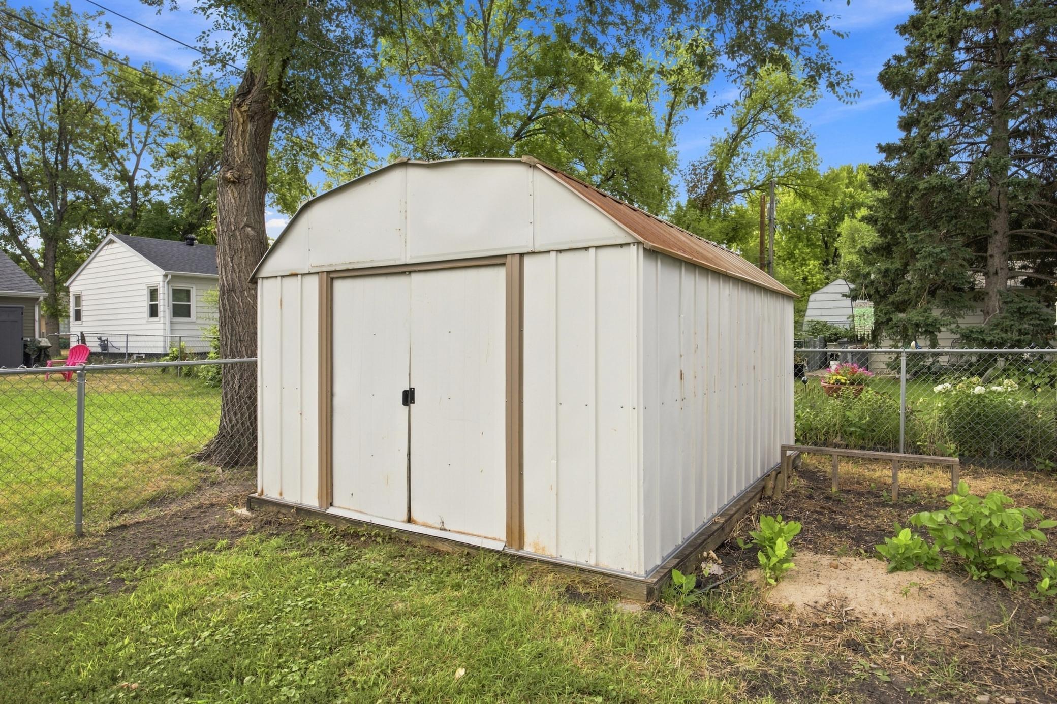 1955 single family home for sale at 1408 13th Street N in Moorhead, MN — 3 bed, 2 bath (photo 24 of 28)
