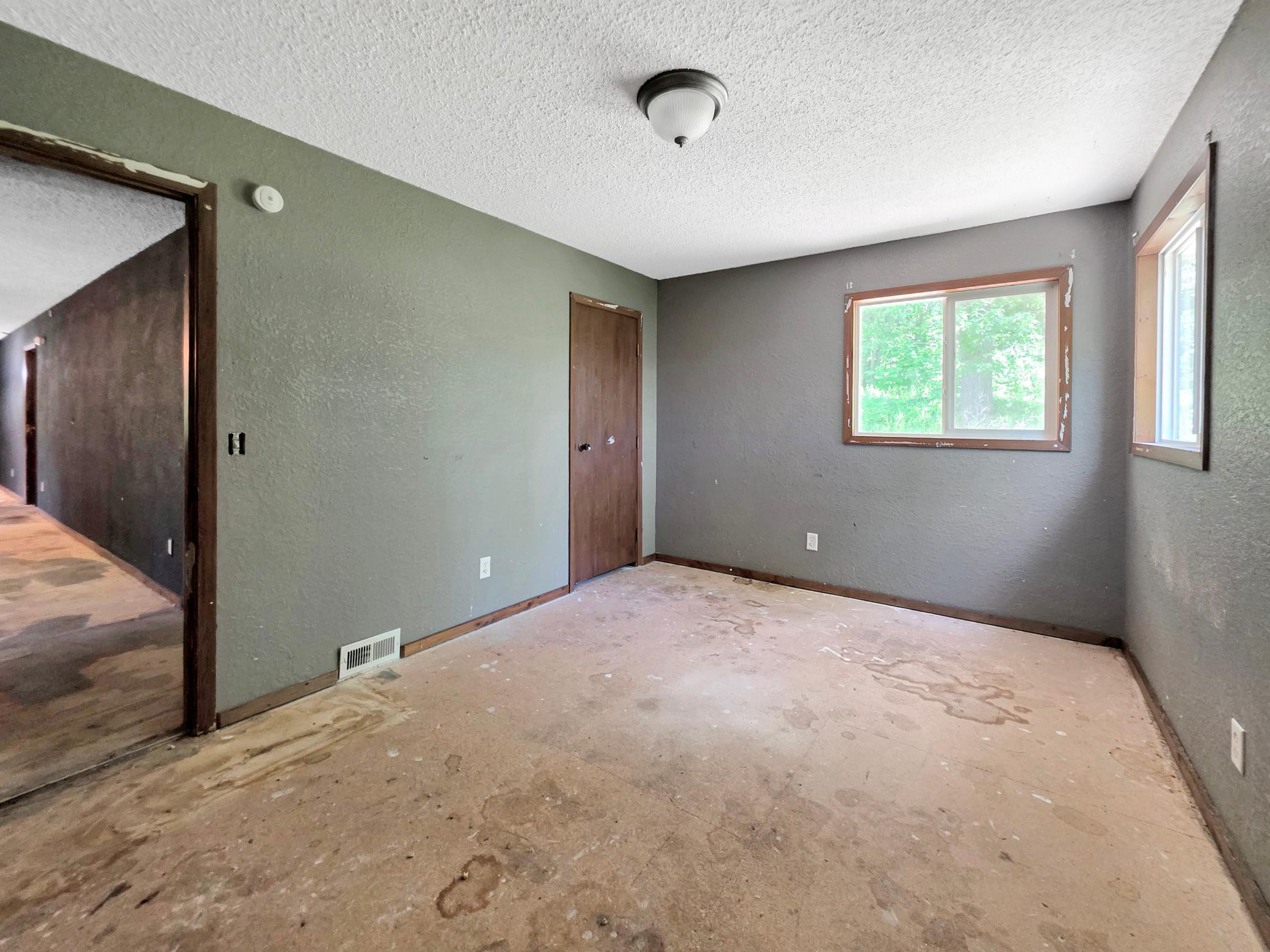 1975 single family home for sale at 6340 Waterside Drive in Garrison, MN — 4 bed, 2 bath (photo 25 of 30)
