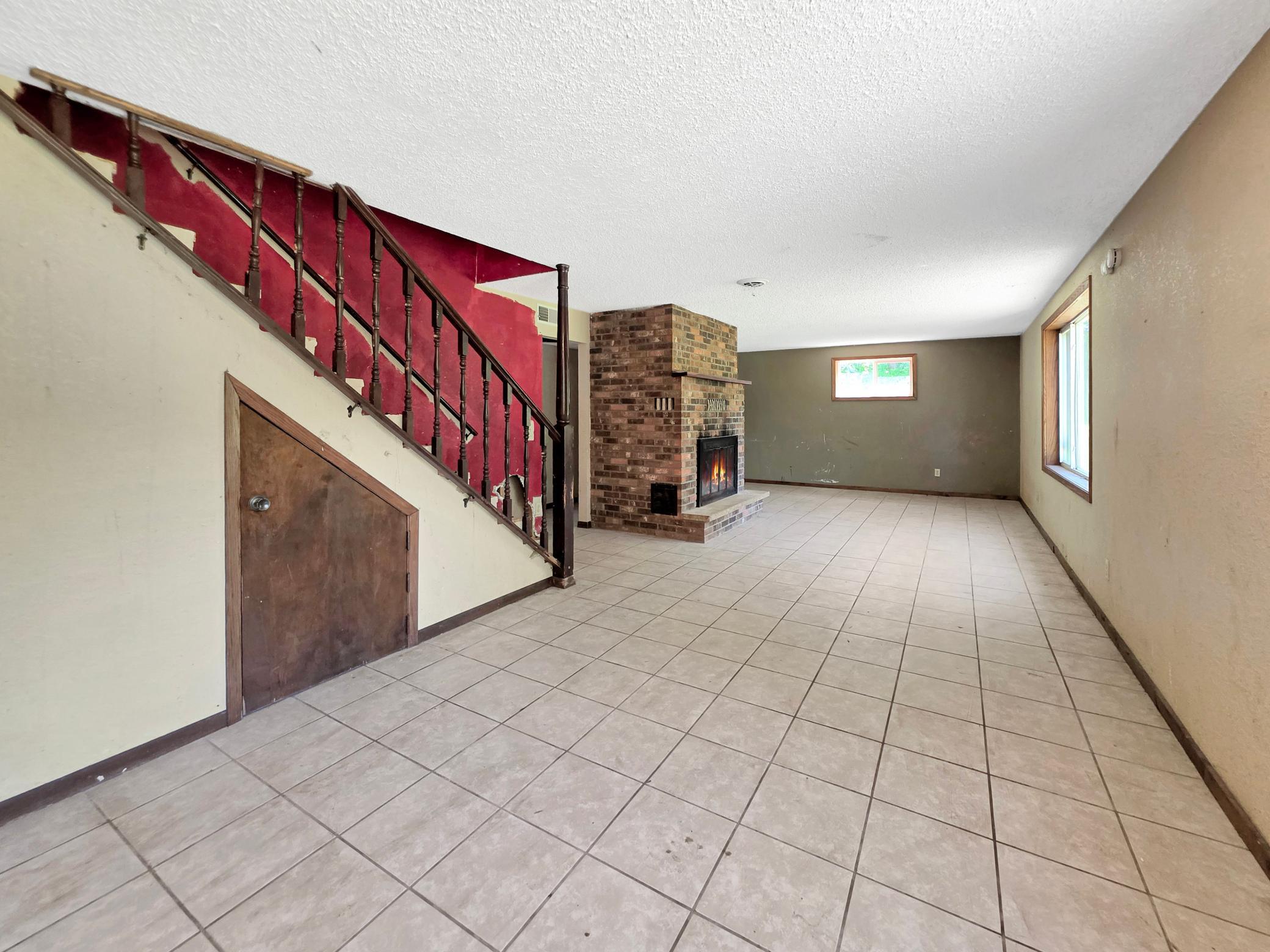 1975 single family home for sale at 6340 Waterside Drive in Garrison, MN — 4 bed, 2 bath (photo 4 of 30)