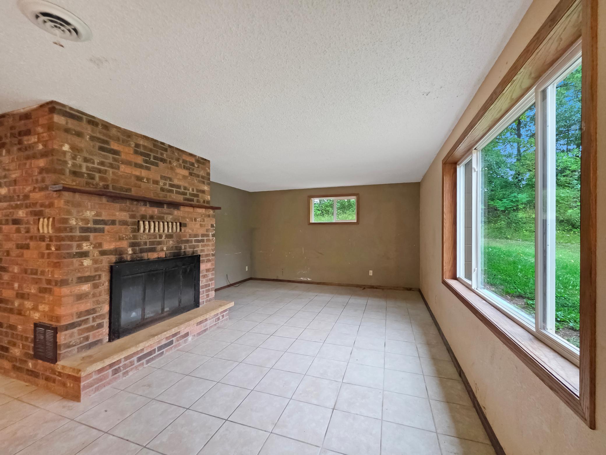 1975 single family home for sale at 6340 Waterside Drive in Garrison, MN — 4 bed, 2 bath (photo 7 of 30)