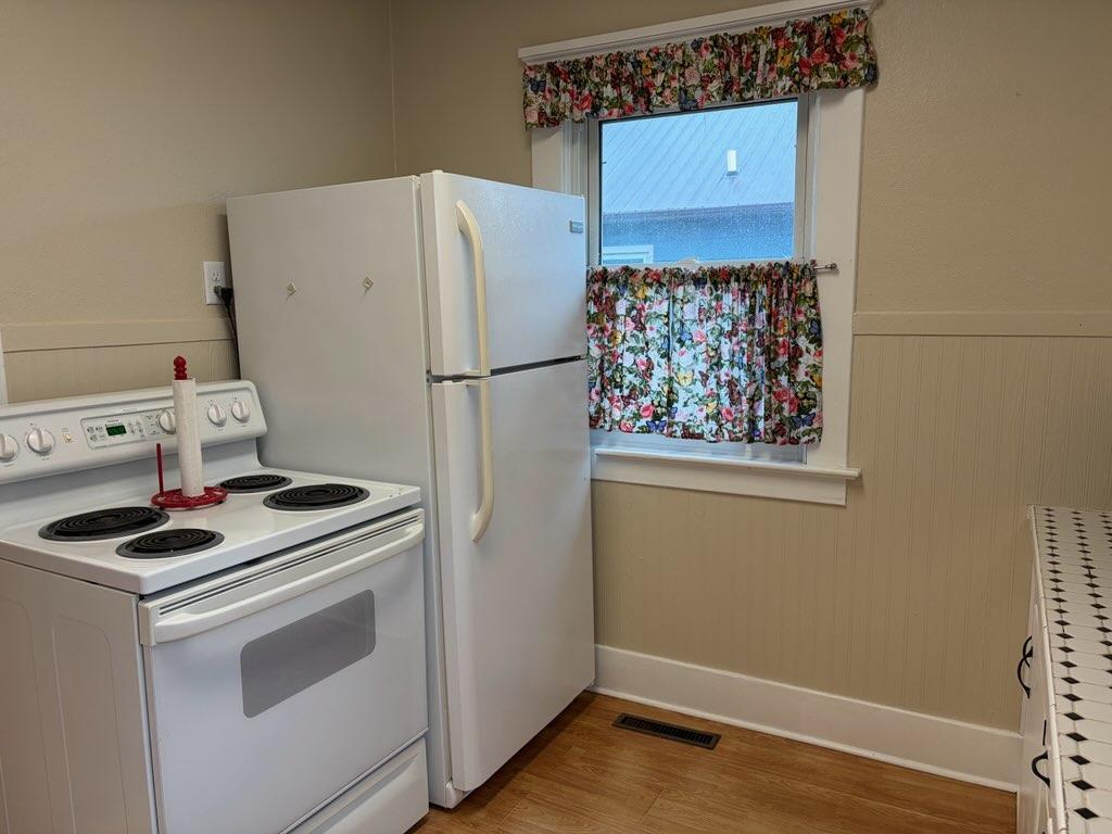 1910 single family home for sale at 209 6th Street SE in Barnesville, MN — 2 bed, 2 bath (photo 11 of 31)