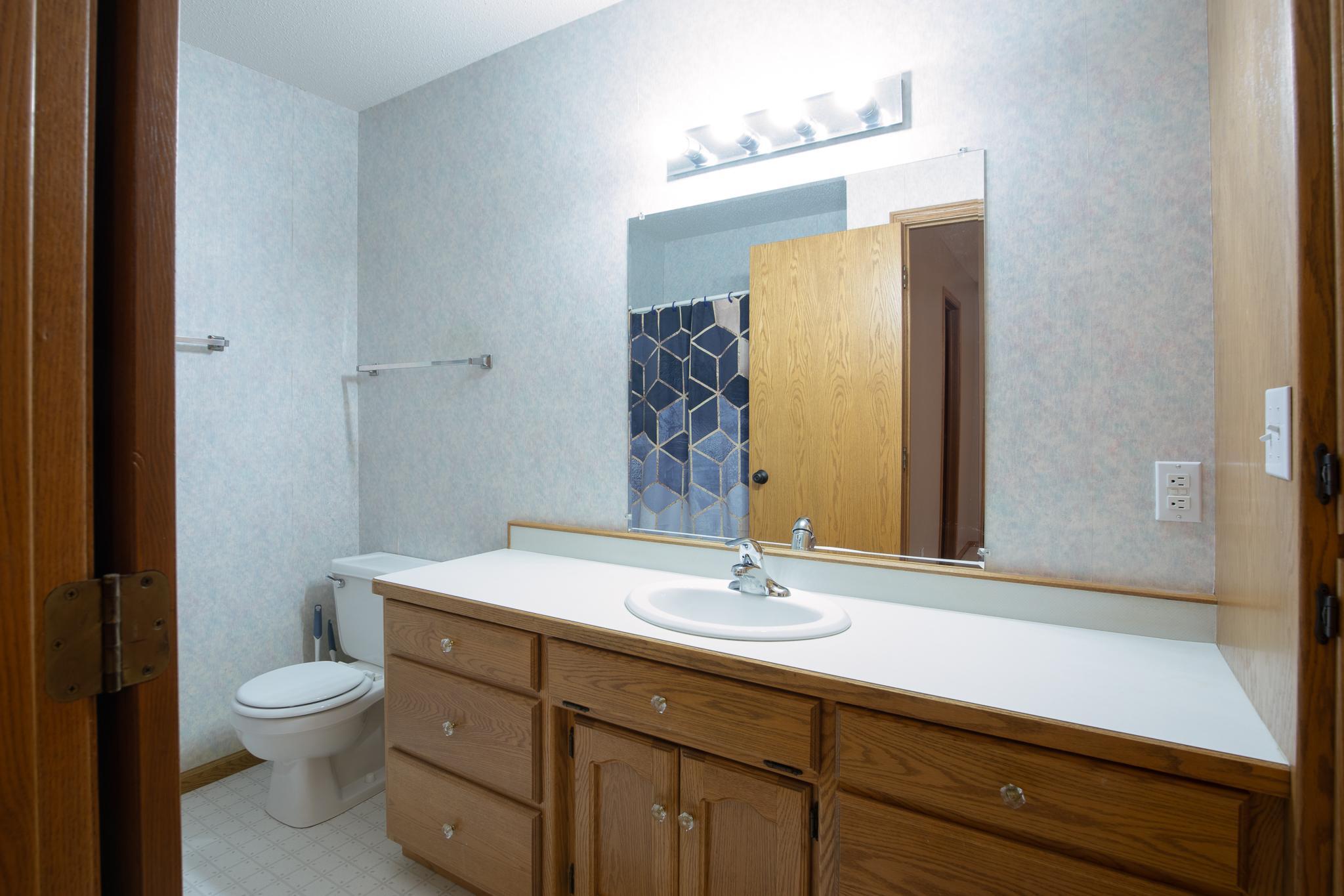 1992 twin home for sale at 2733 26th Street Circle S in Moorhead, MN — 3 bed, 2 bath (photo 14 of 31)