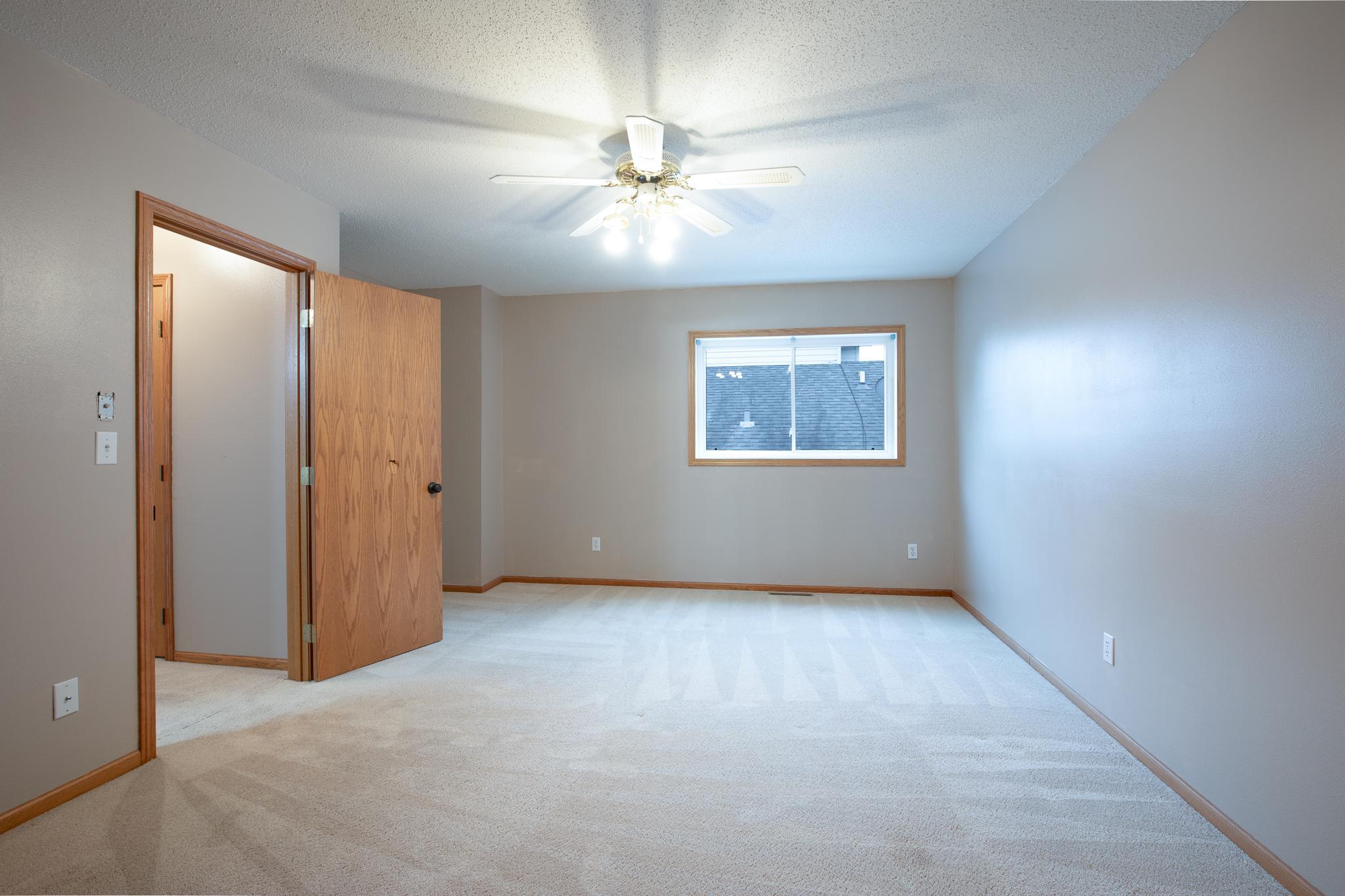 1992 twin home for sale at 2733 26th Street Circle S in Moorhead, MN — 3 bed, 2 bath (photo 16 of 31)
