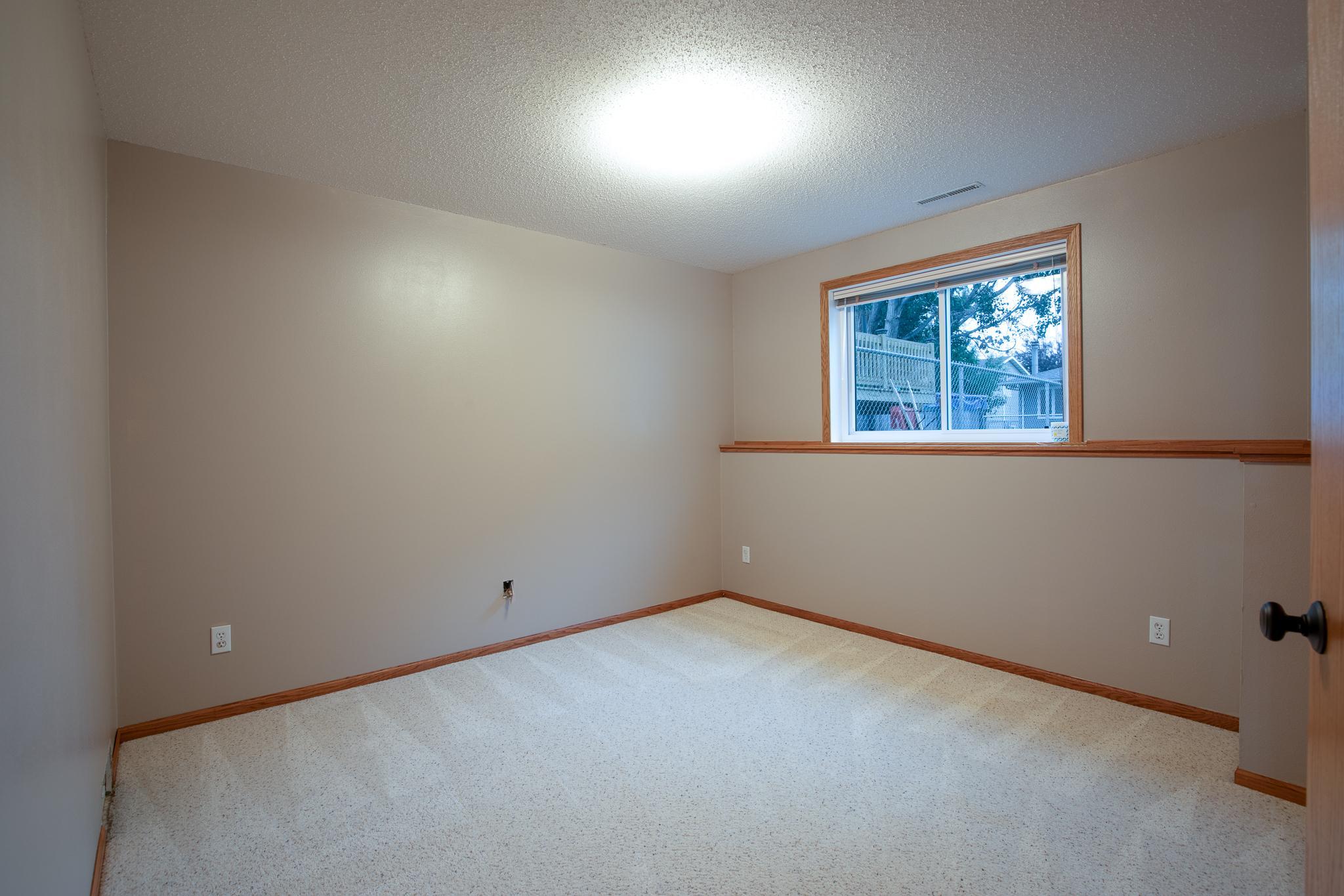 1992 twin home for sale at 2733 26th Street Circle S in Moorhead, MN — 3 bed, 2 bath (photo 24 of 31)