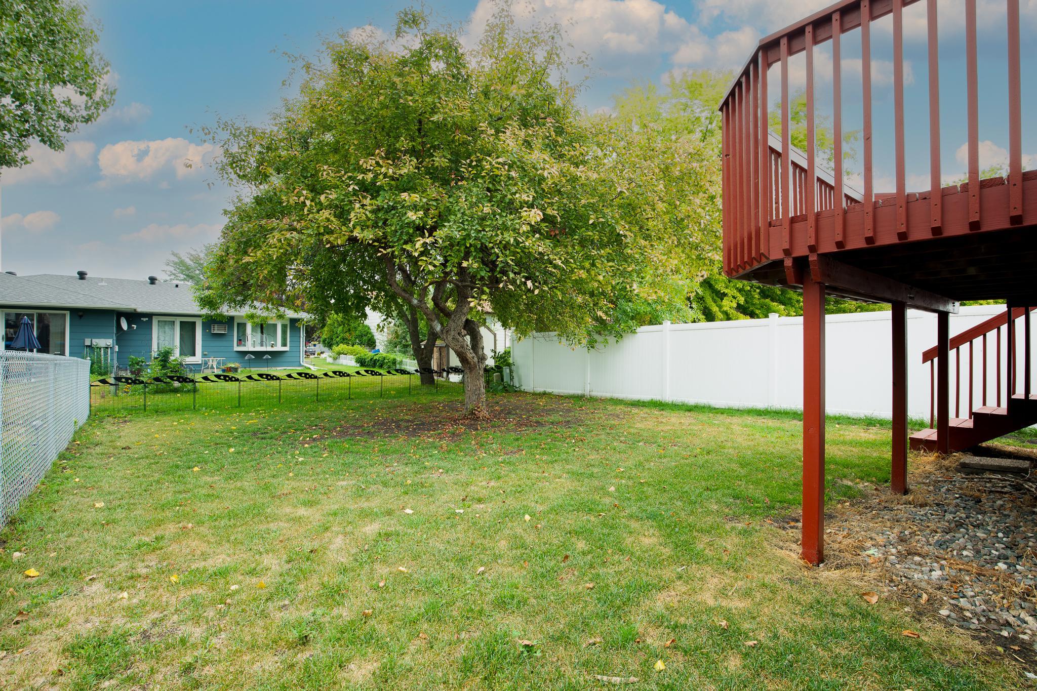 1992 twin home for sale at 2733 26th Street Circle S in Moorhead, MN — 3 bed, 2 bath (photo 26 of 31)